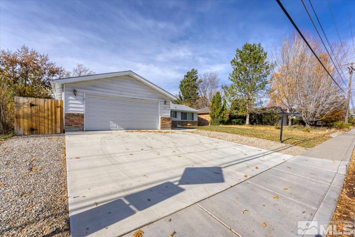 1832 Mountain Street Property Photo 4