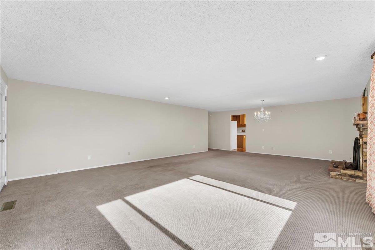 1832 Mountain Street Property Photo 8