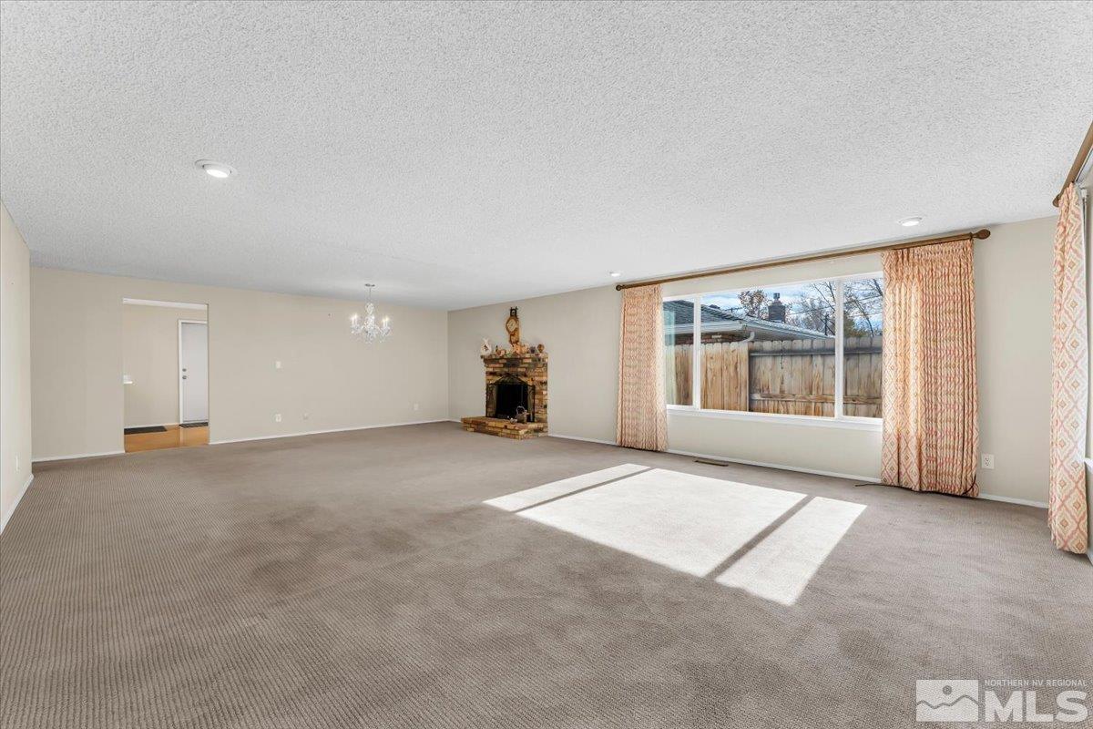 1832 Mountain Street Property Photo 9