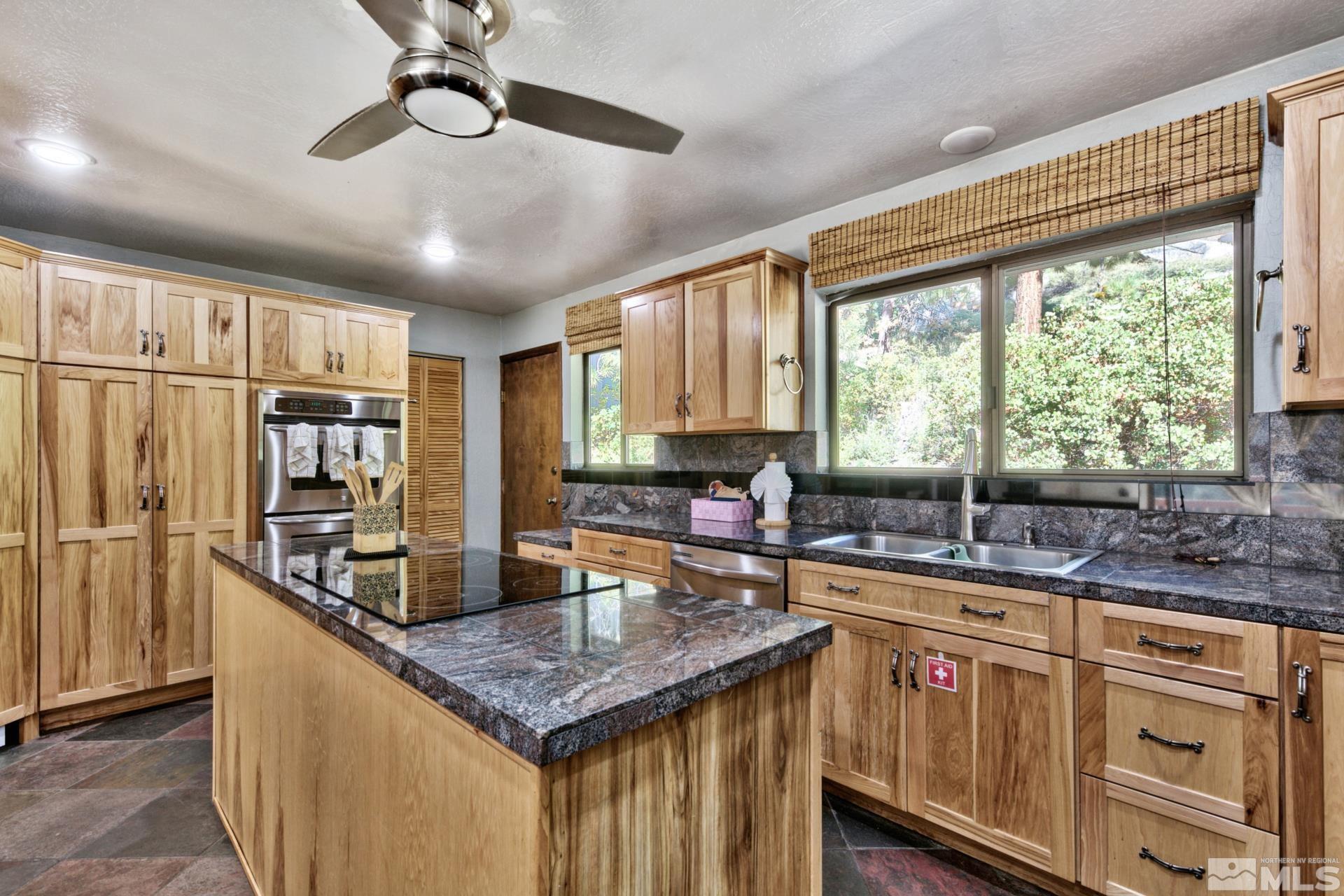 183 Kingsbury Circle Property Photo 8