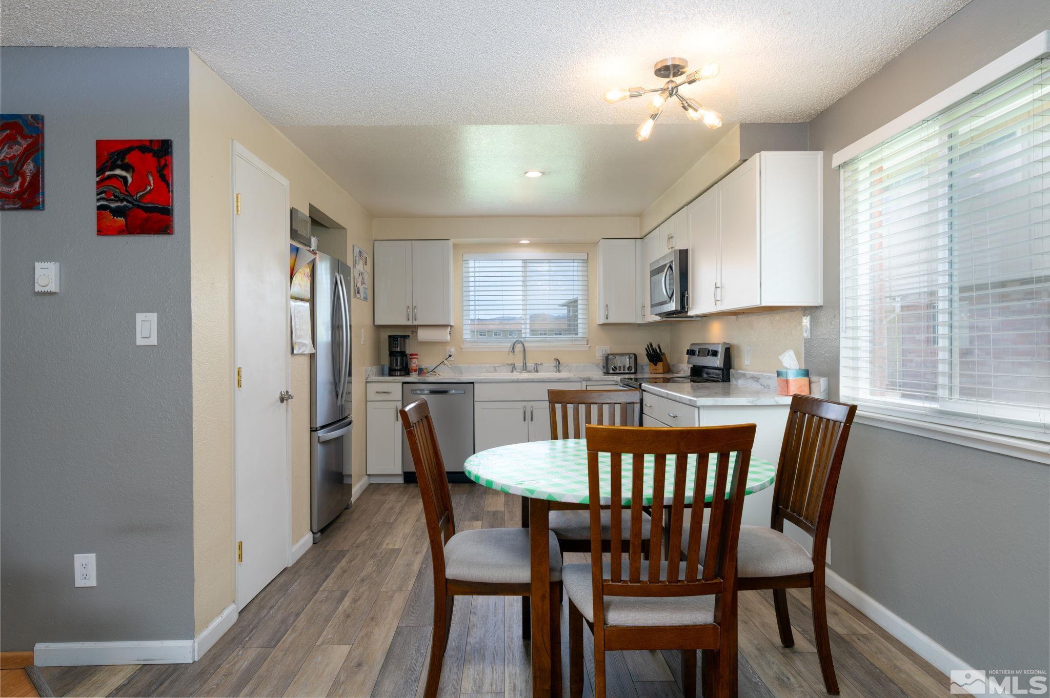 1309 N Lompa Ln Property Photo 10