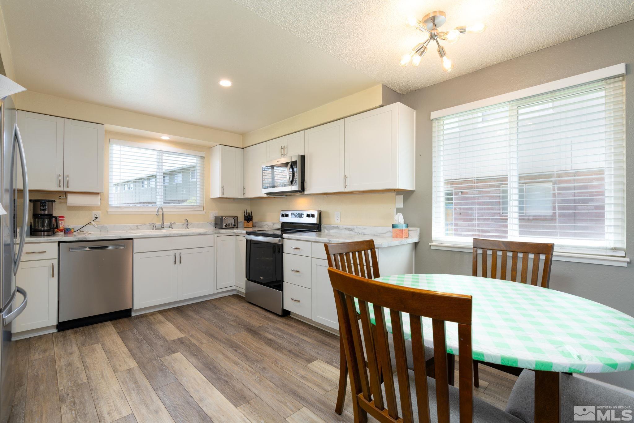 1309 N Lompa Ln Property Photo 12