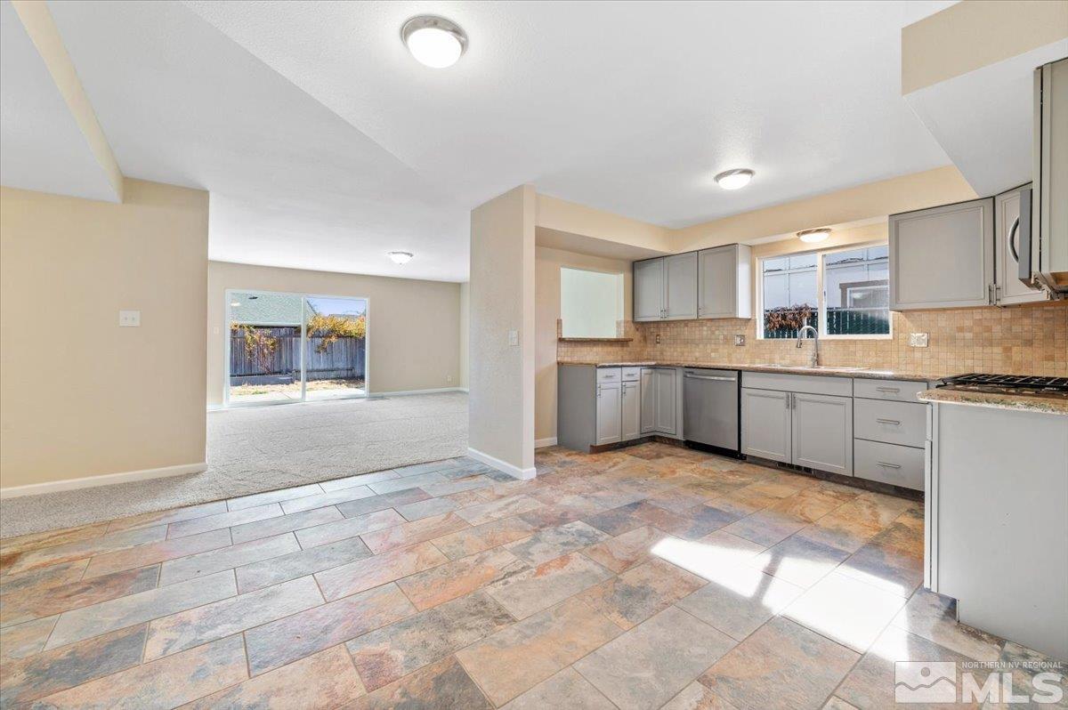 630 Teel St Property Photo 14