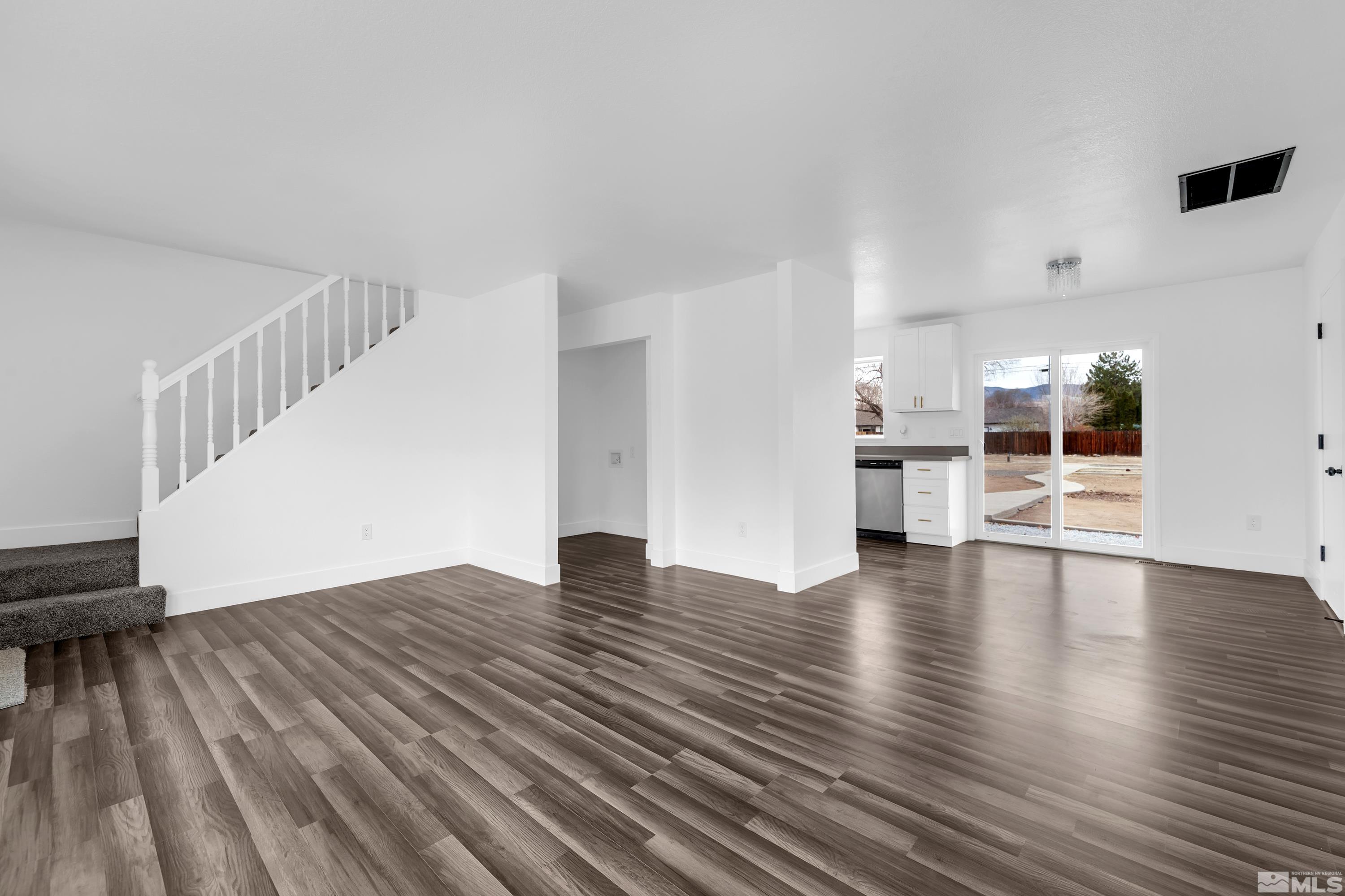 470 Aswan St Property Photo 3