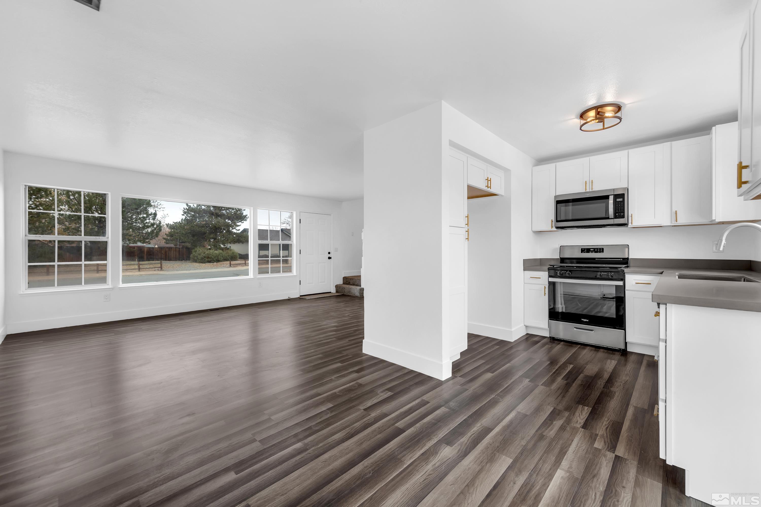 470 Aswan St Property Photo 5