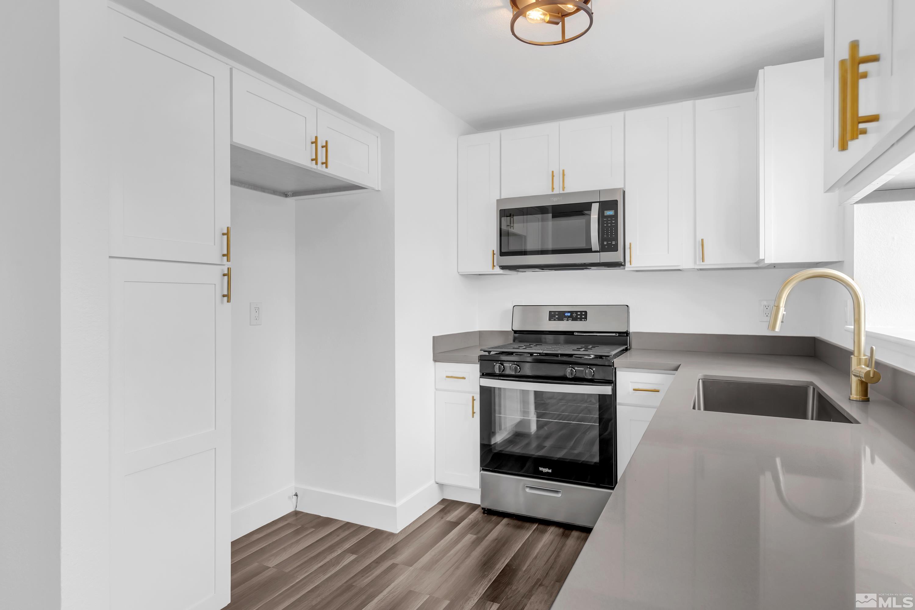 470 Aswan St Property Photo 6