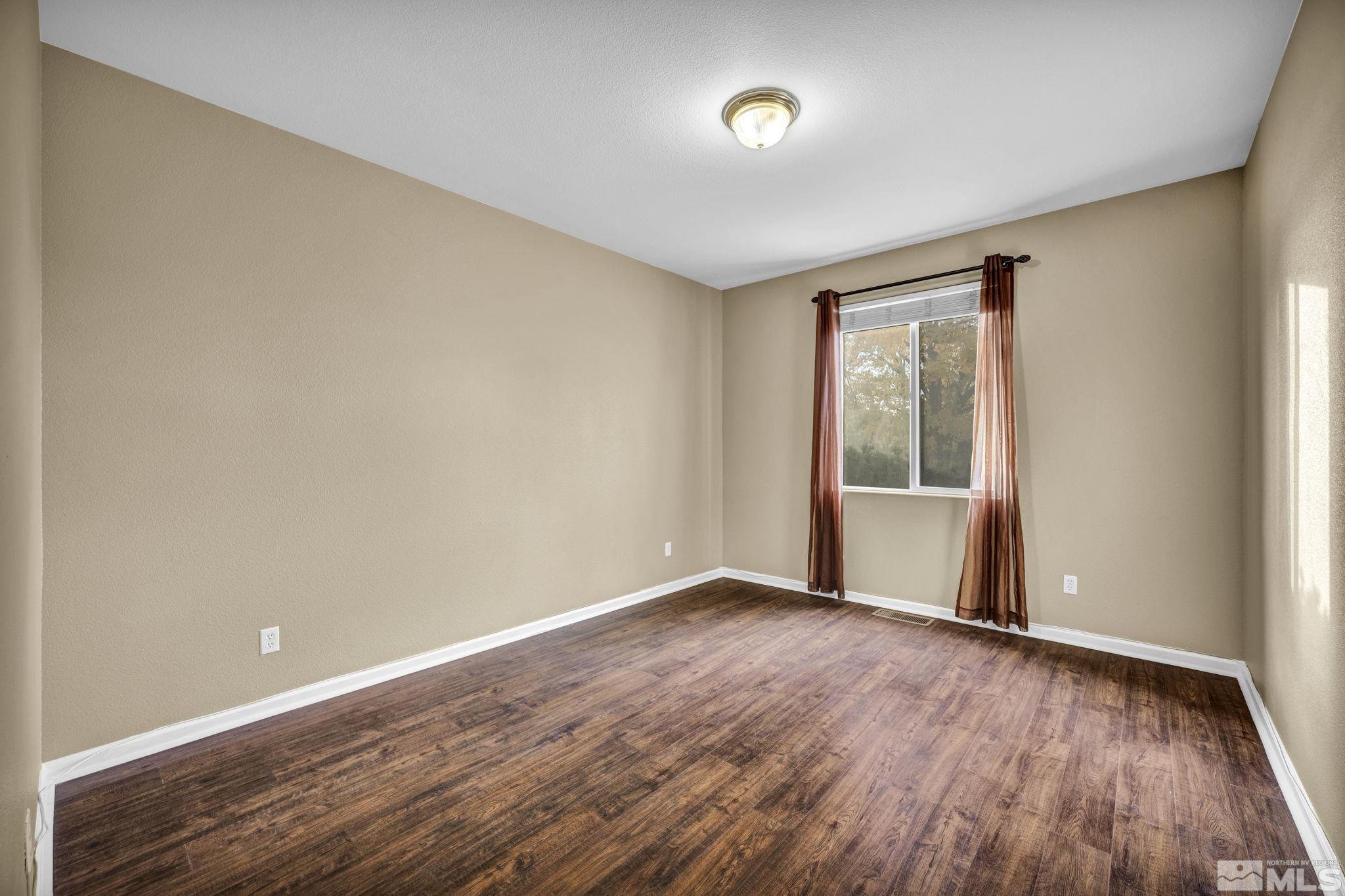 1542 Iratcabal Drive Property Photo 18