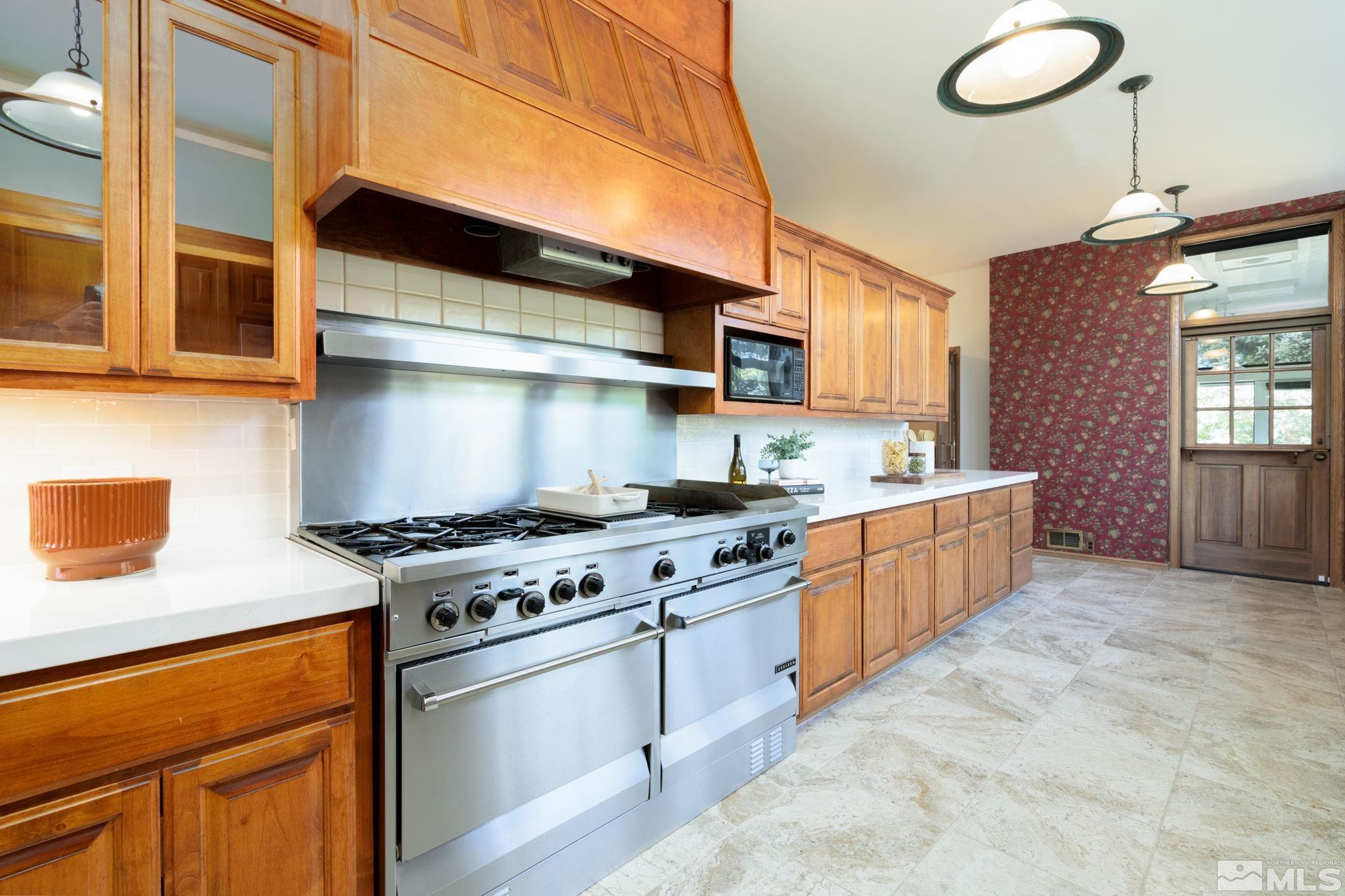 380 Genoa Ln Property Photo 10