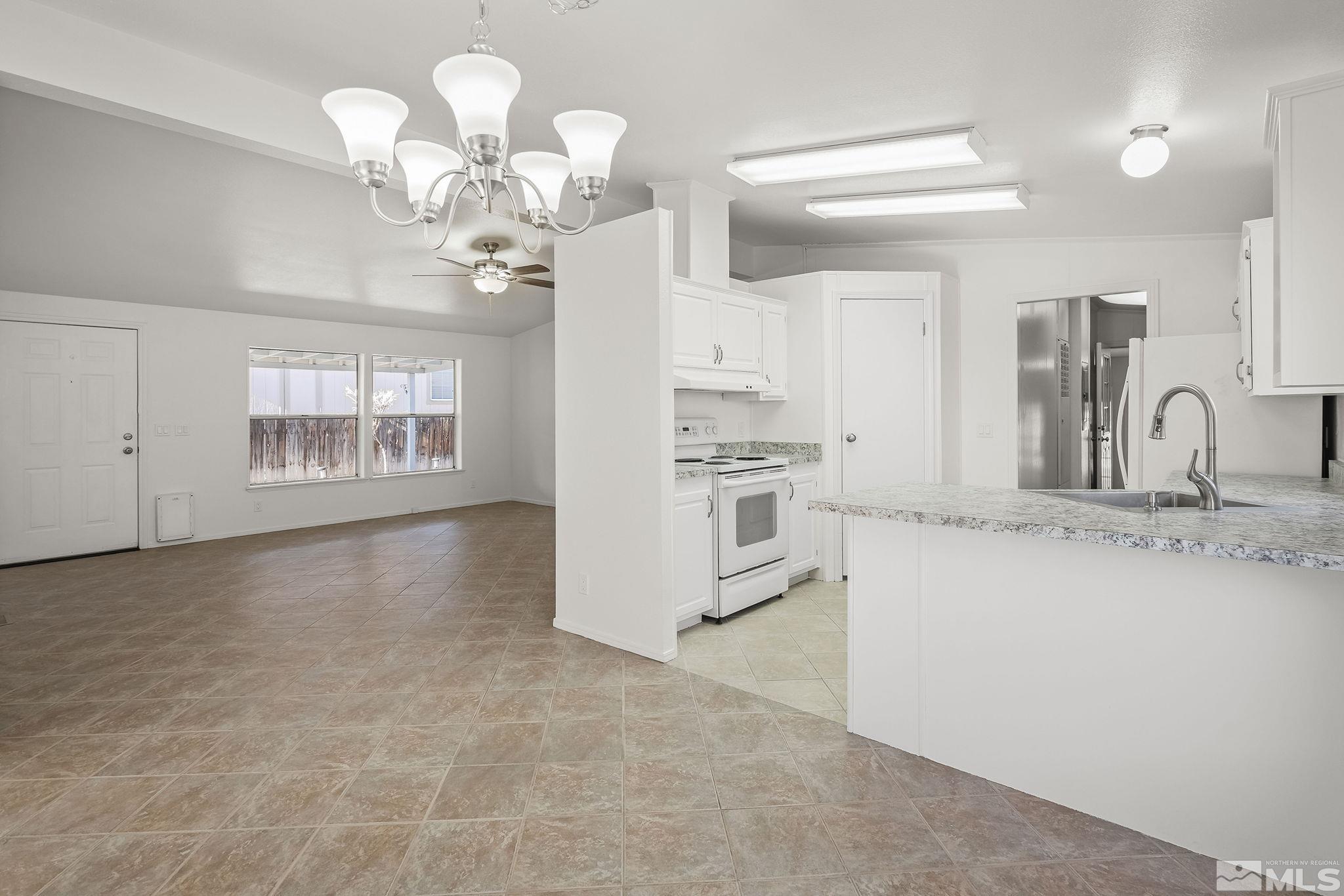 2182 Camellia Dr. Property Photo 6