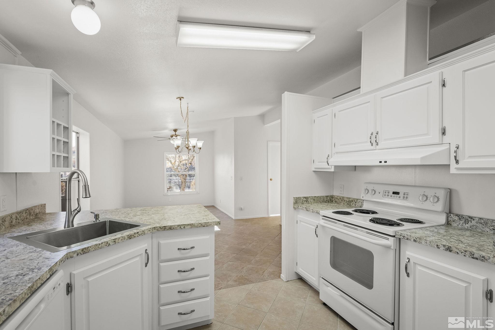 2182 Camellia Dr. Property Photo 10