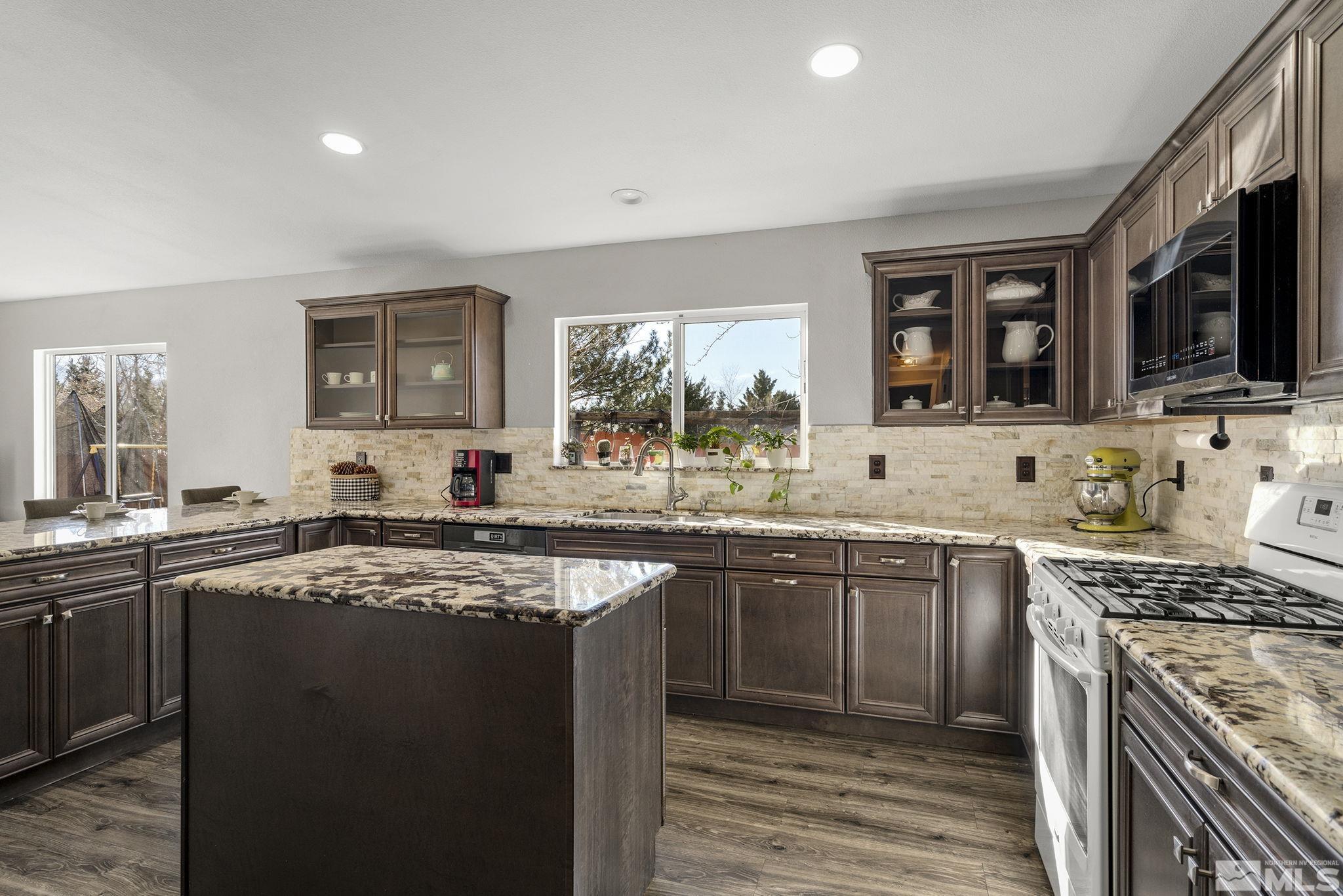 17252 Aquamarine Drive Property Photo 8