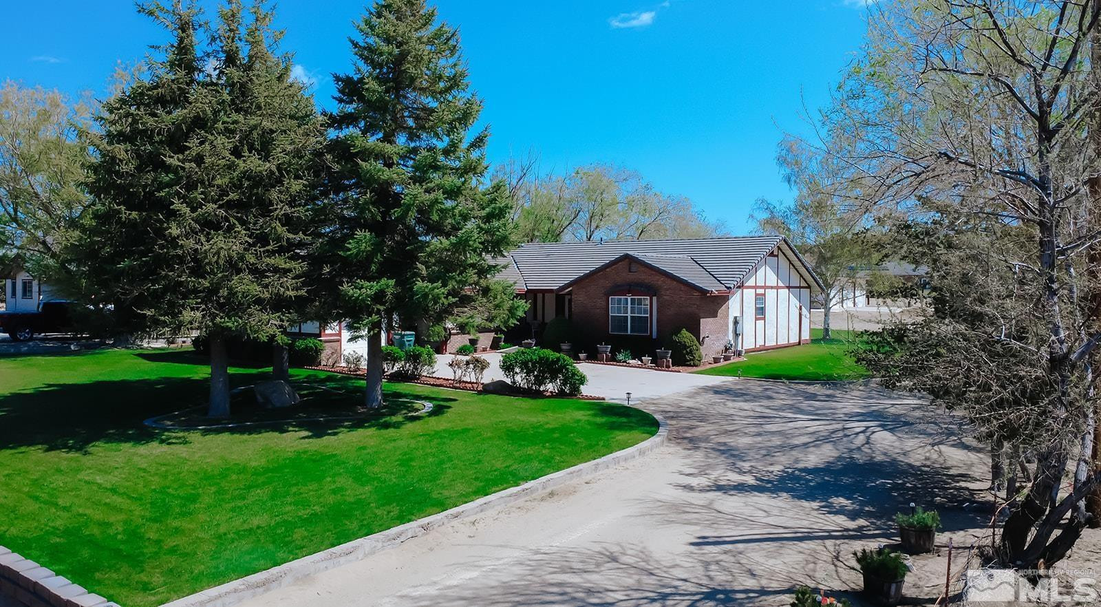 2521 E Valley Road Picture