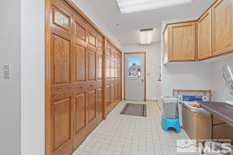 2521 E Valley Road Property Photo 5