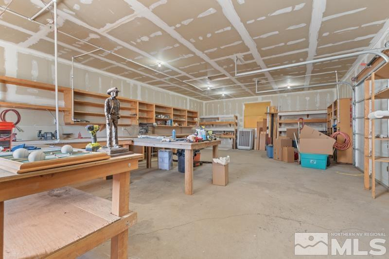 2521 E Valley Road Property Photo 9