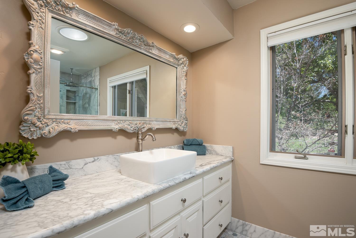 1097 Meadowlark Cir Property Photo 2