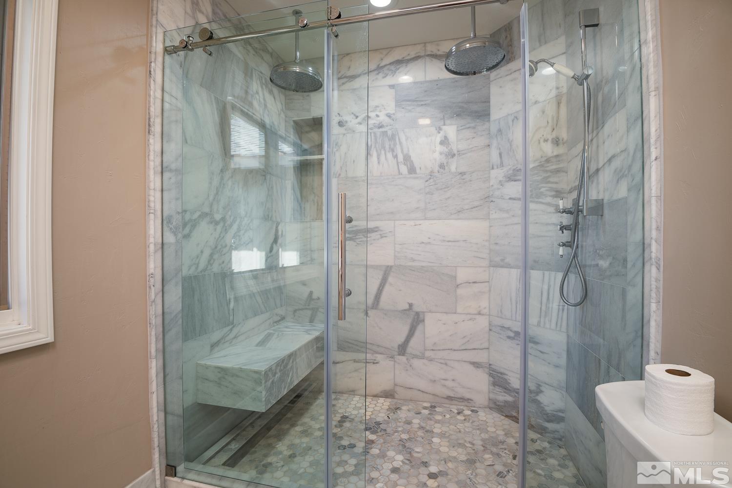 1097 Meadowlark Cir Property Photo 3