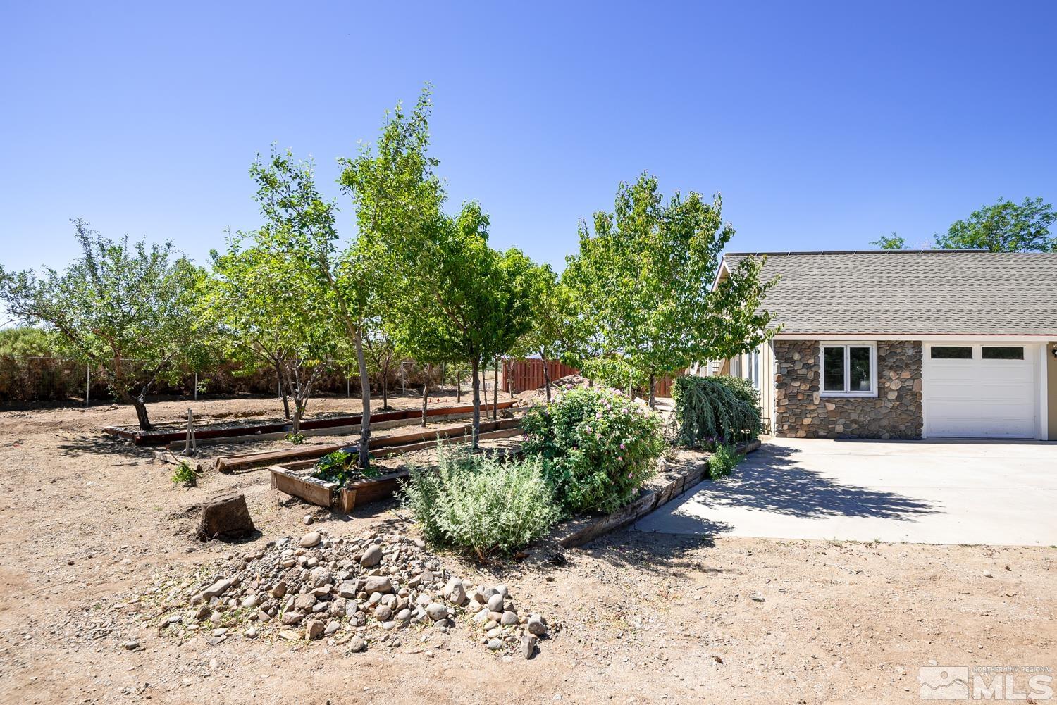 1097 Meadowlark Cir Property Photo 9