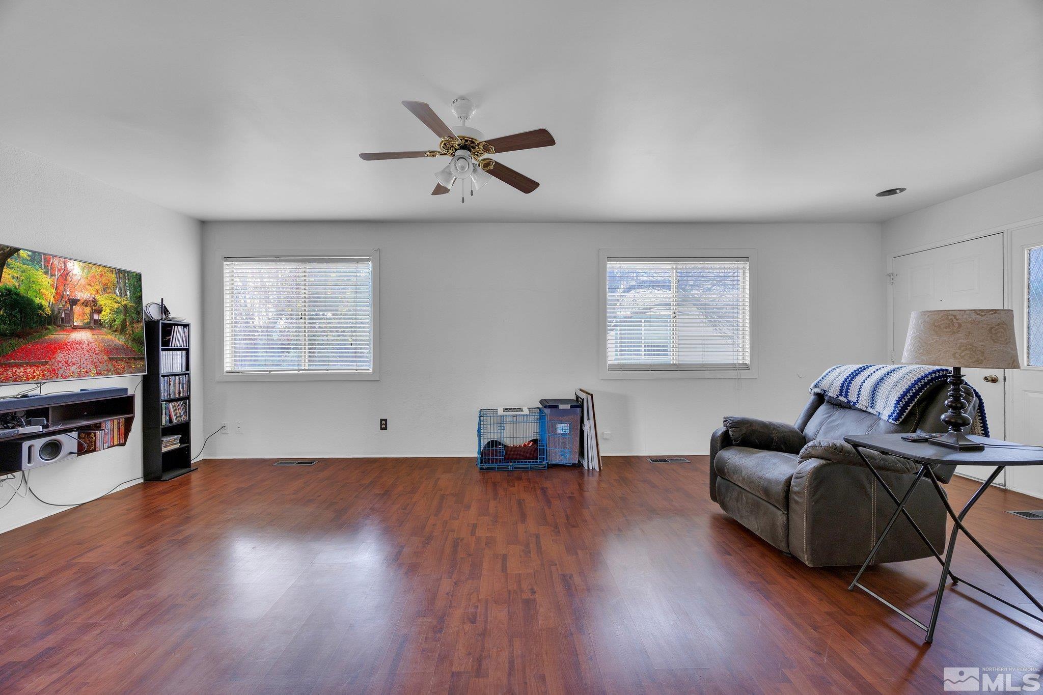 1897 Catham Ln Property Photo 3