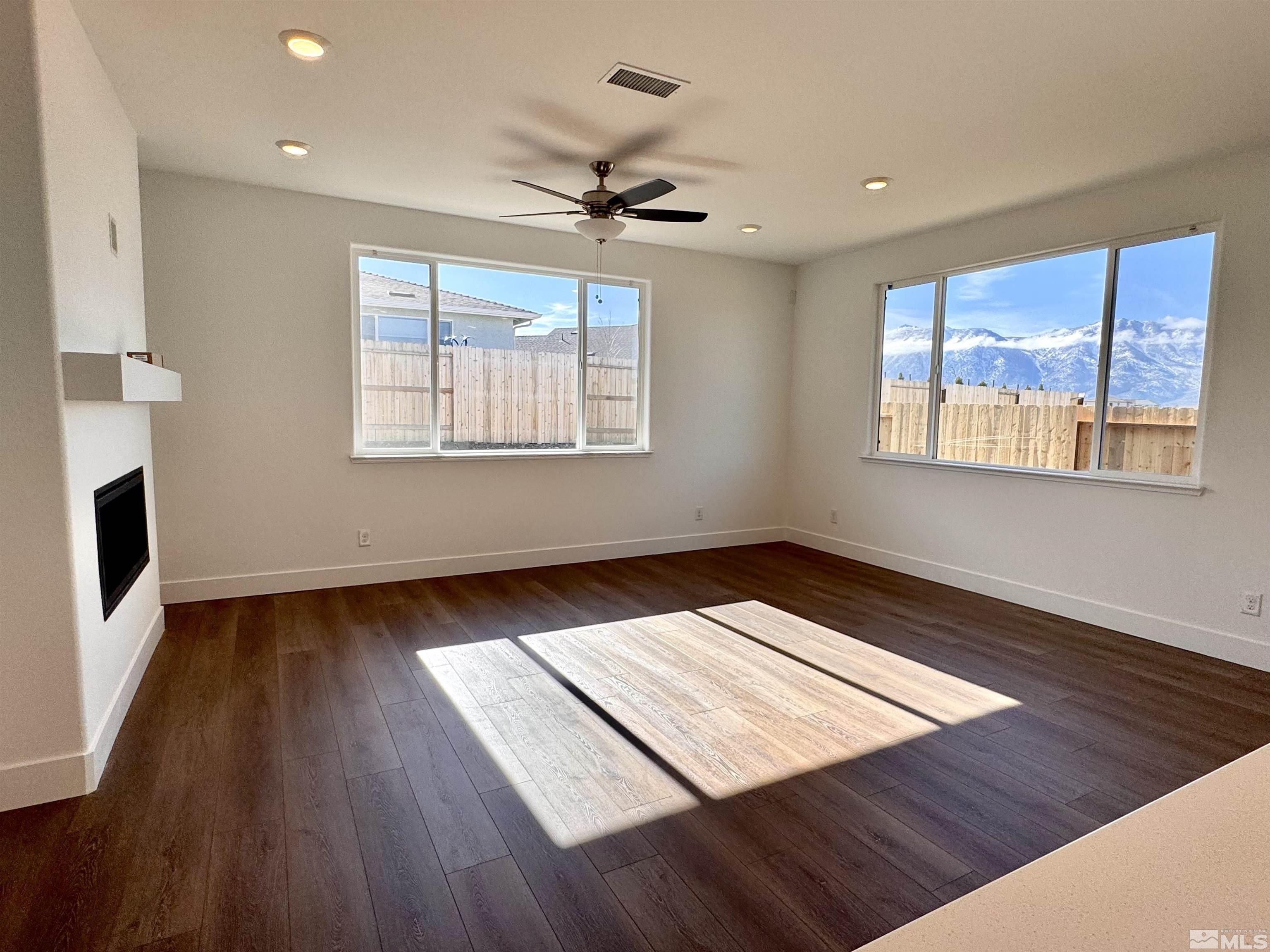 1209 Spur Way Property Photo 3