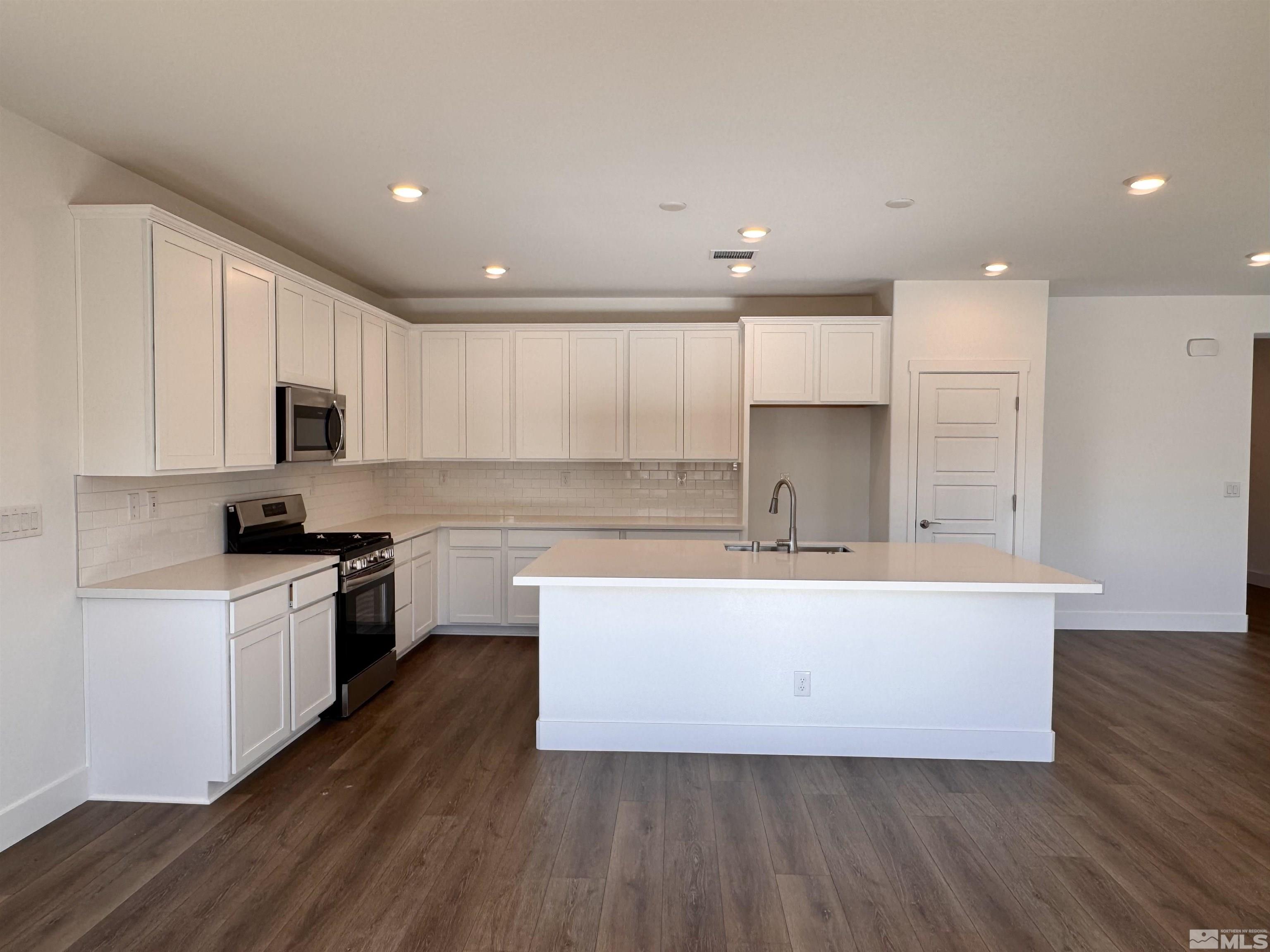 1209 Spur Way Property Photo 4