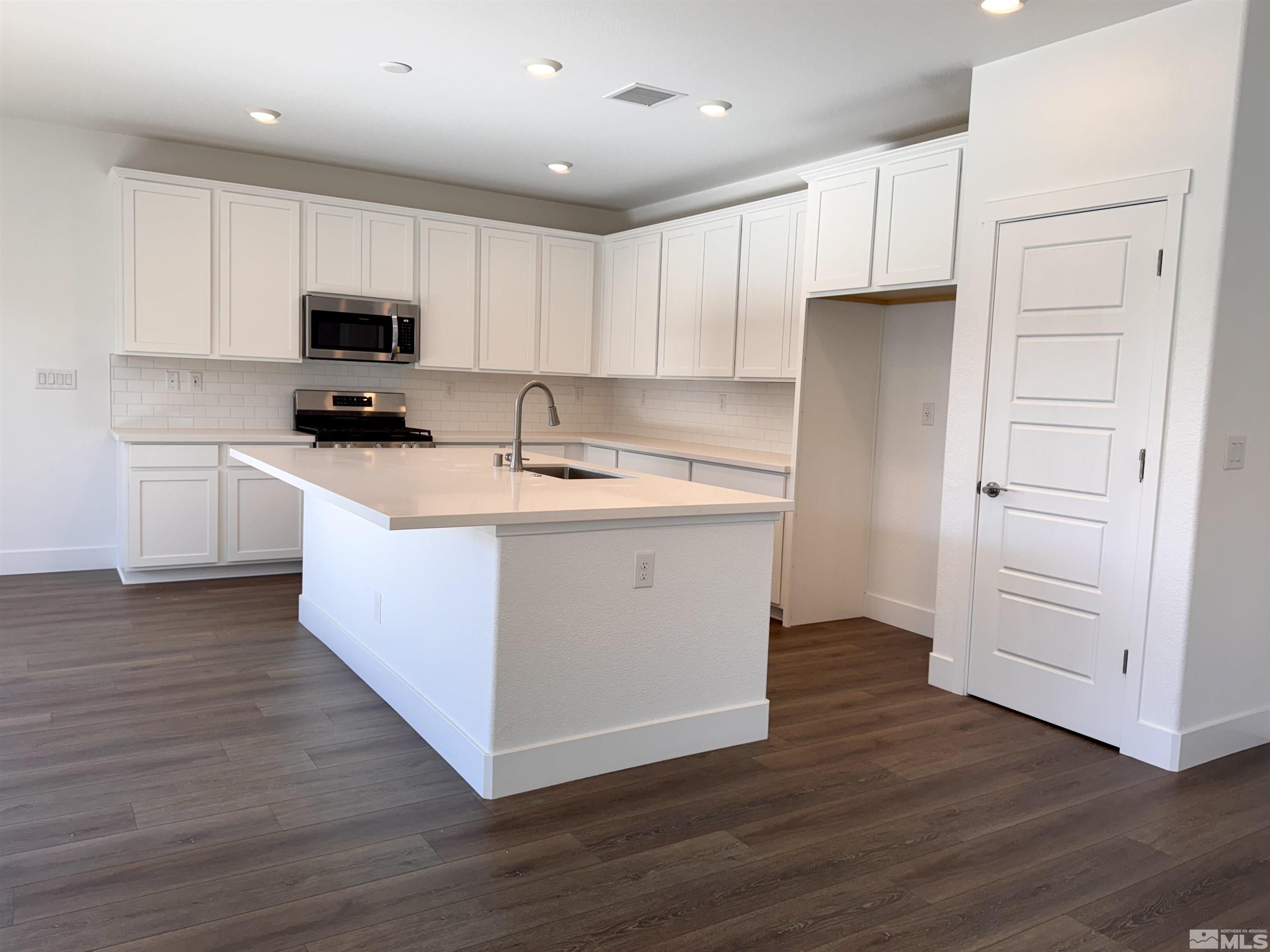 1209 Spur Way Property Photo 5