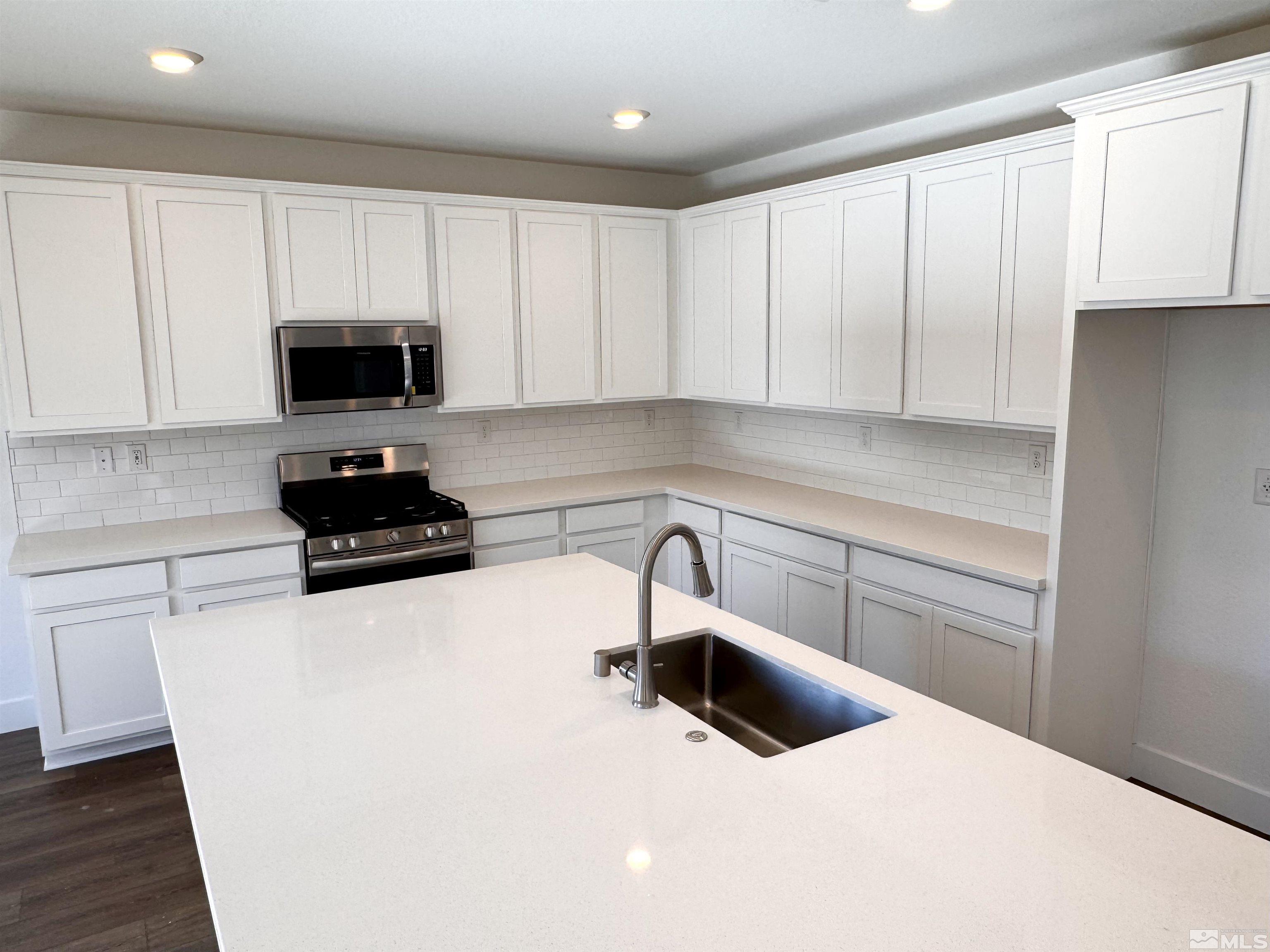 1209 Spur Way Property Photo 6