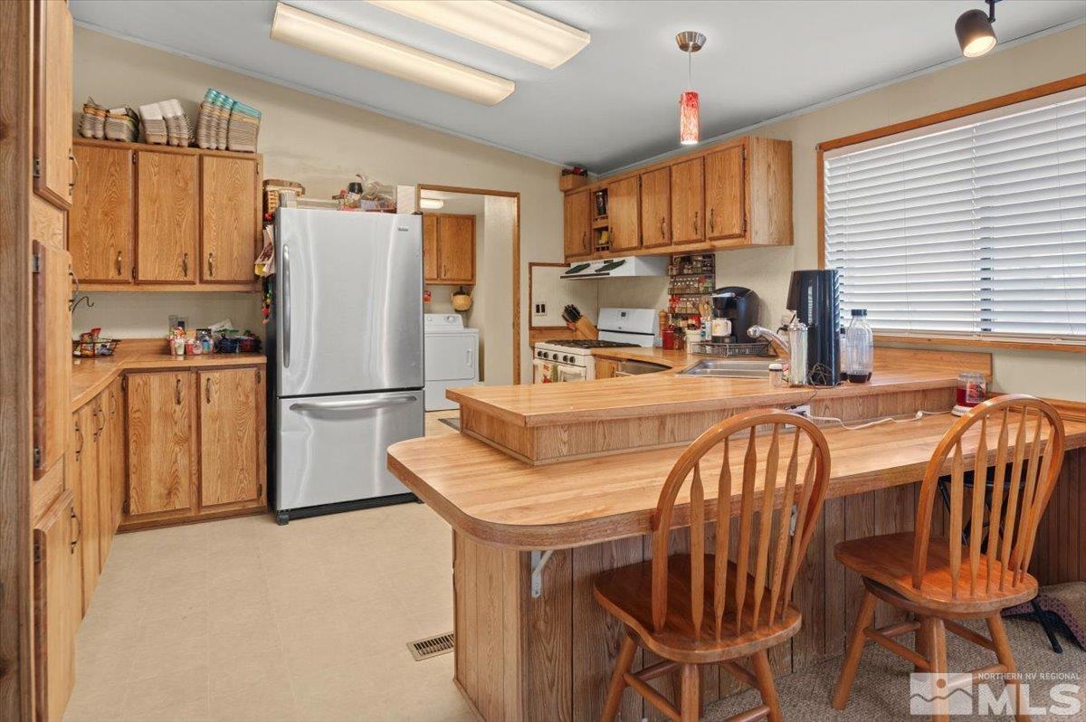 1030 Green Valley Dr Property Photo 4