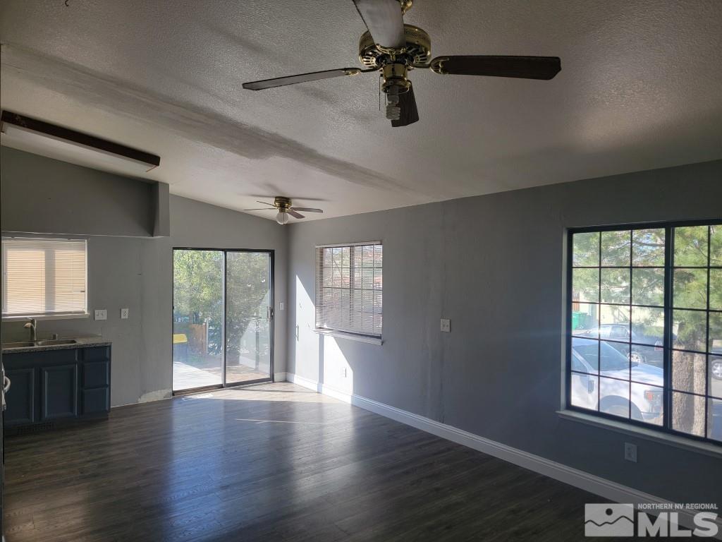 6769 Peppermint Ct Property Photo 4