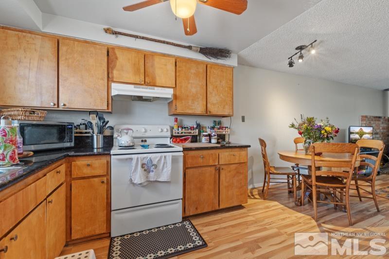 1317 N Lompa Ln Property Photo 4