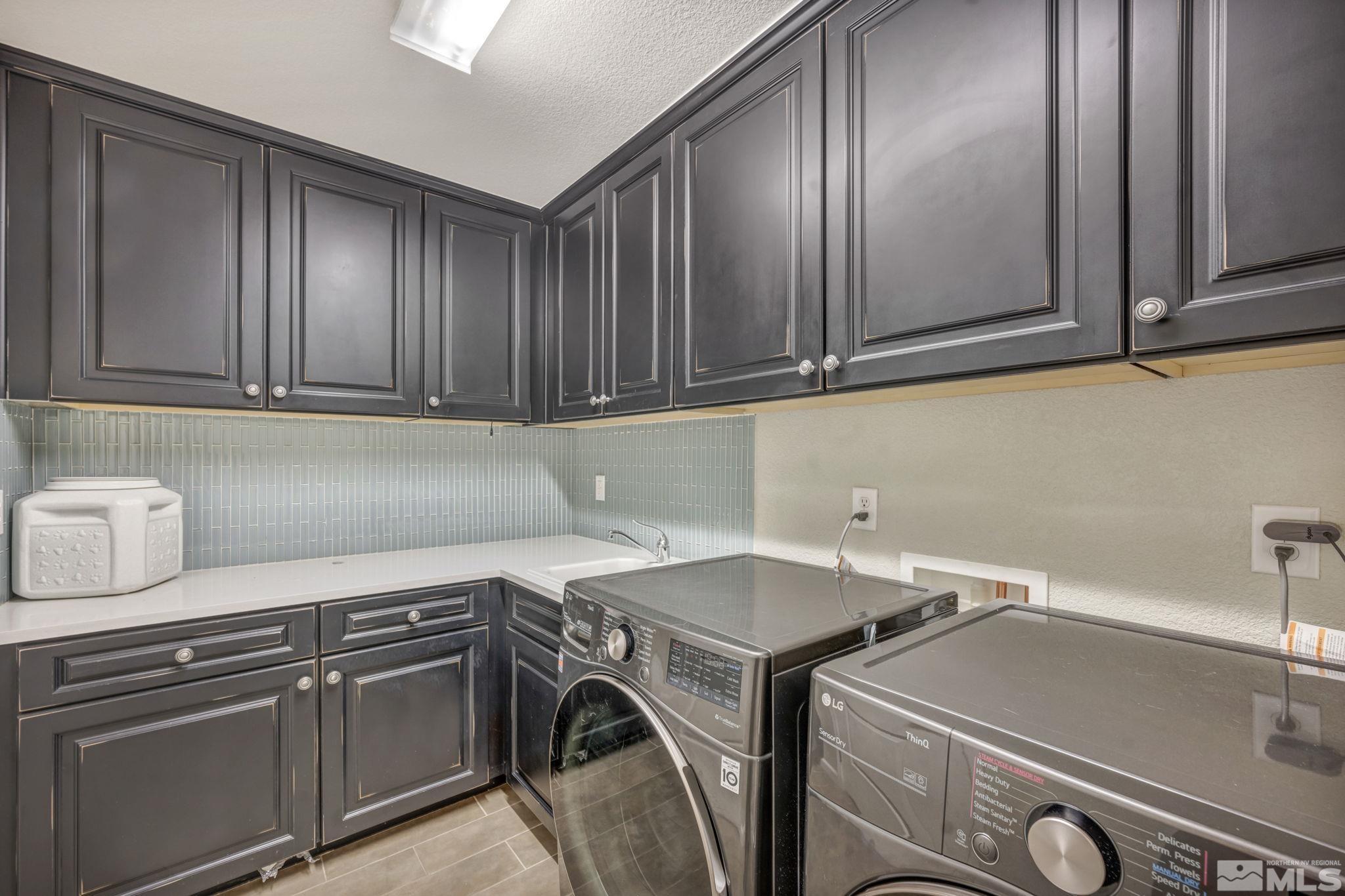10895 Serratina Dr Property Photo 26