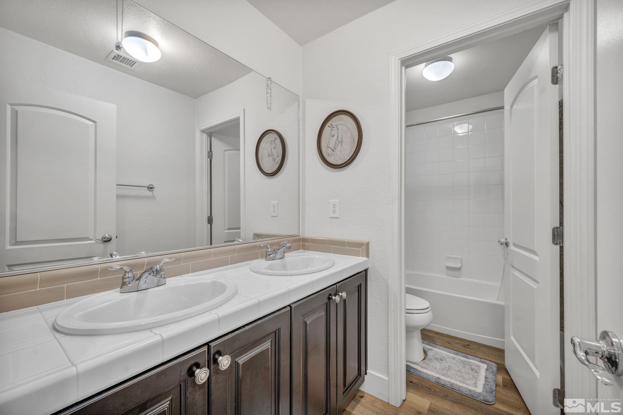 10895 Serratina Dr Property Photo 28