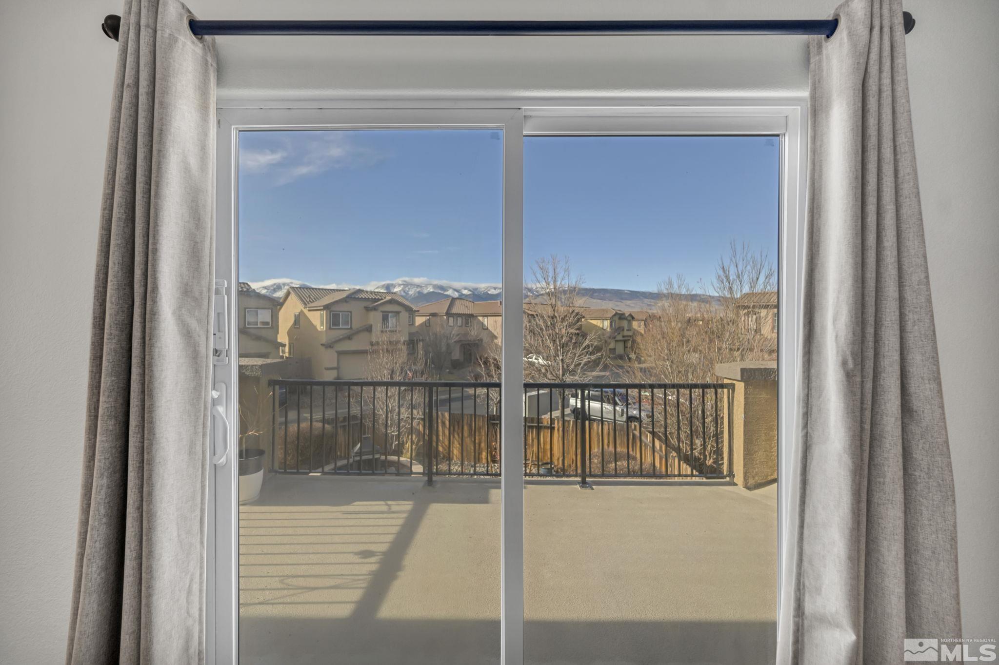 10895 Serratina Dr Property Photo 30