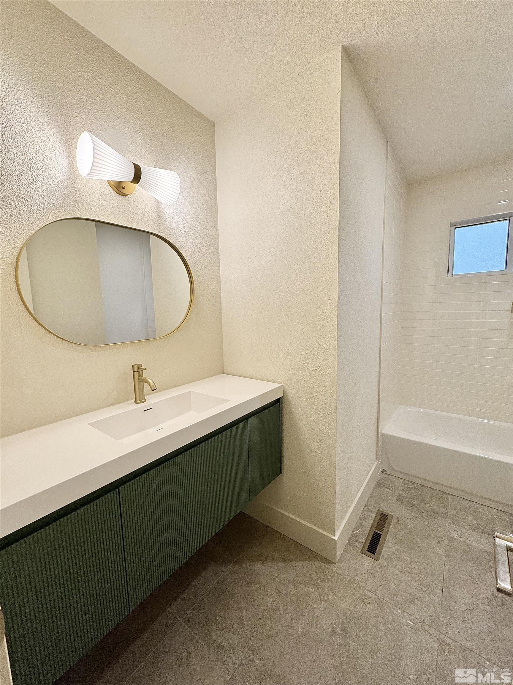 2305 Harriett Dr Property Photo 8