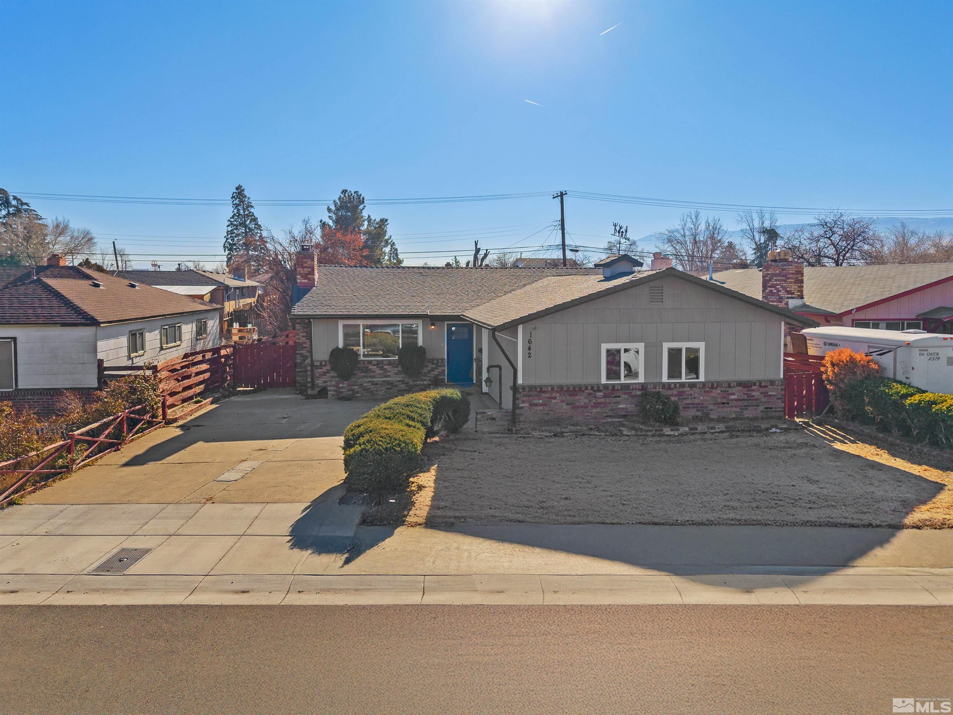 1642 Stewart St Property Photo