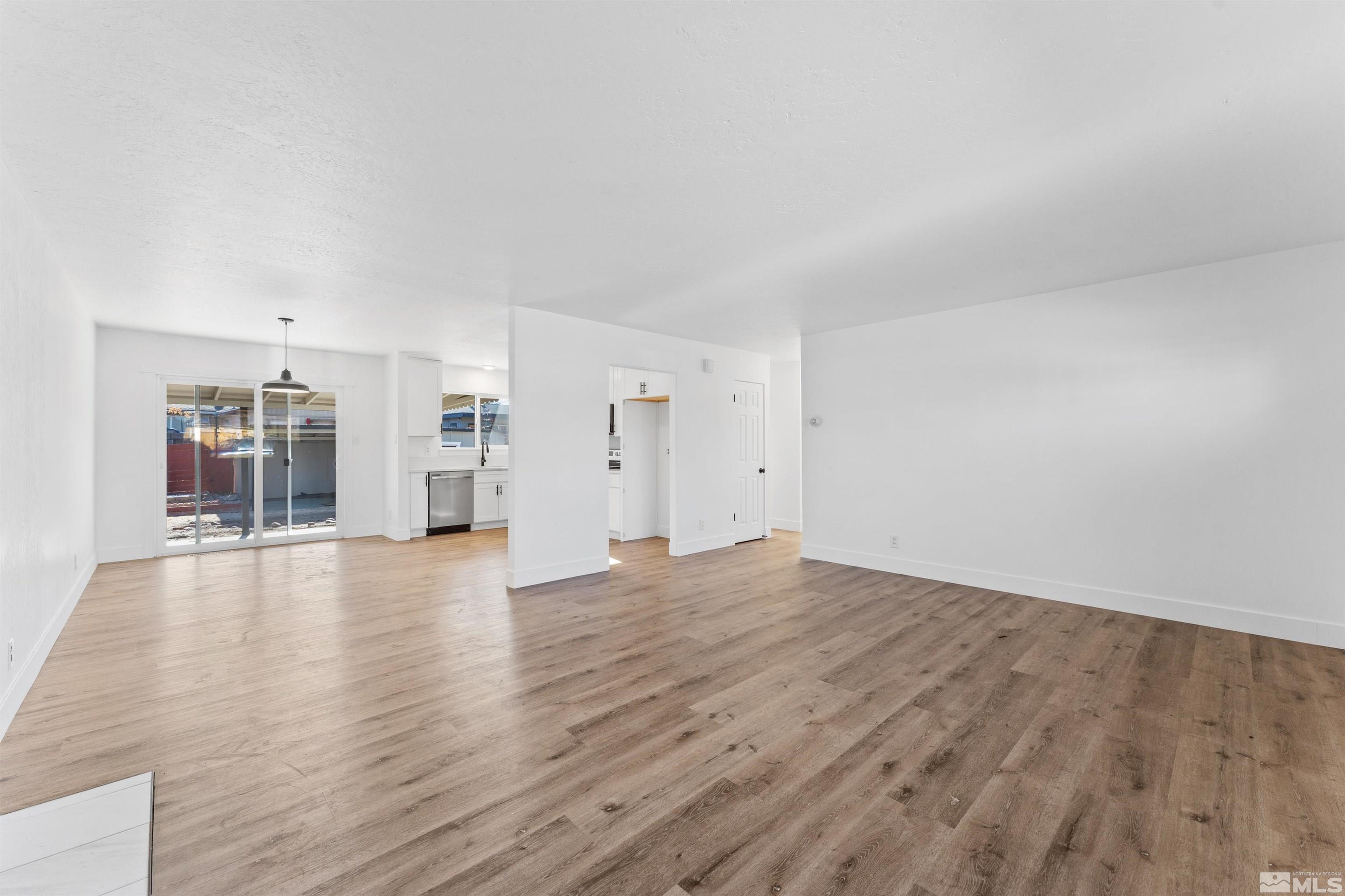 1642 Stewart St Property Photo 6