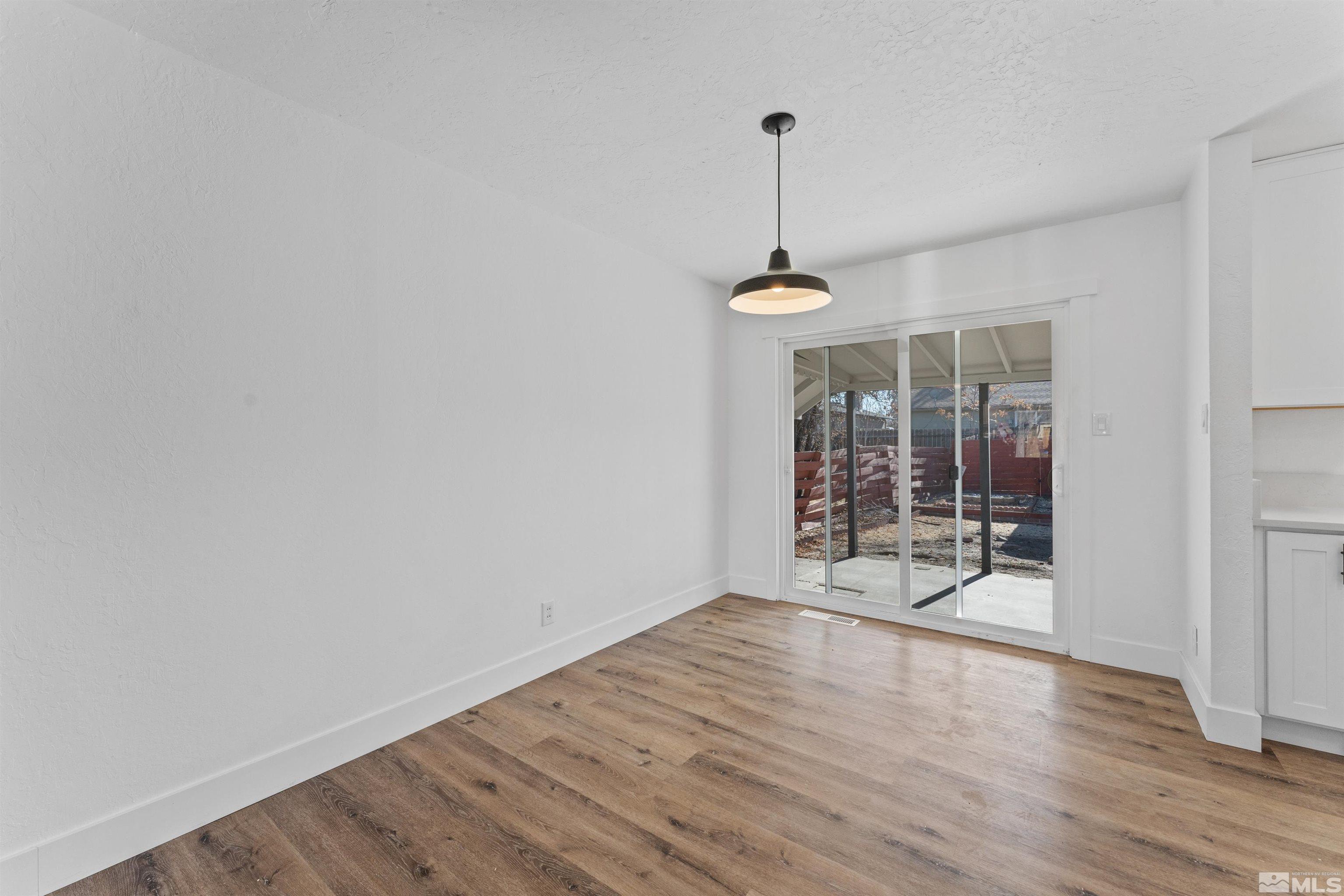 1642 Stewart St Property Photo 9