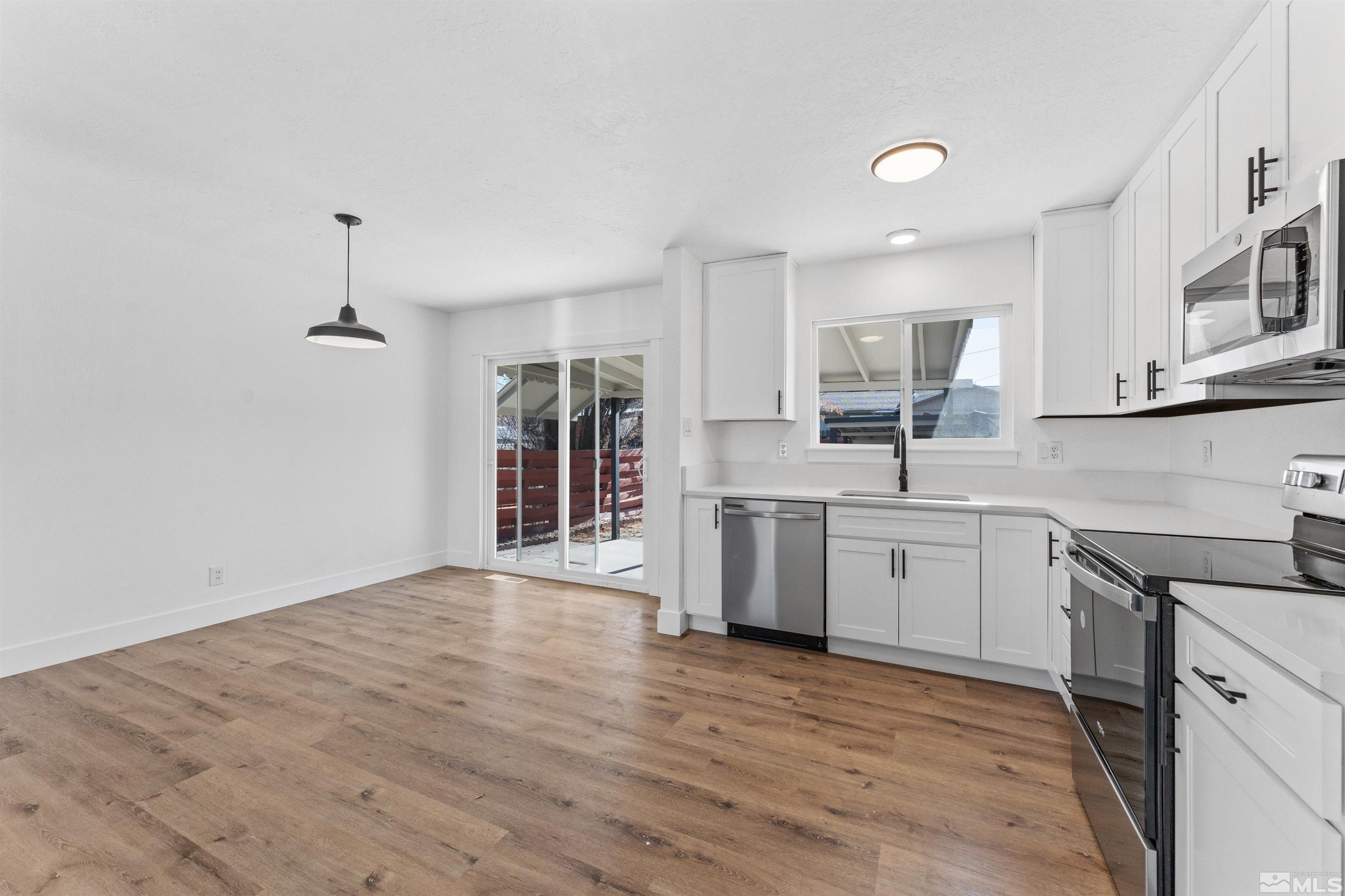 1642 Stewart St Property Photo 13