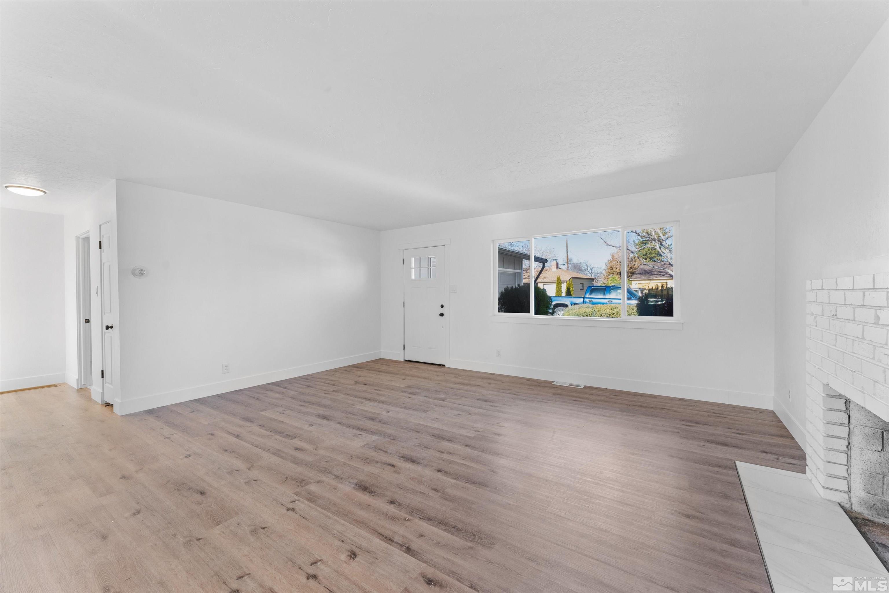 1642 Stewart St Property Photo 15