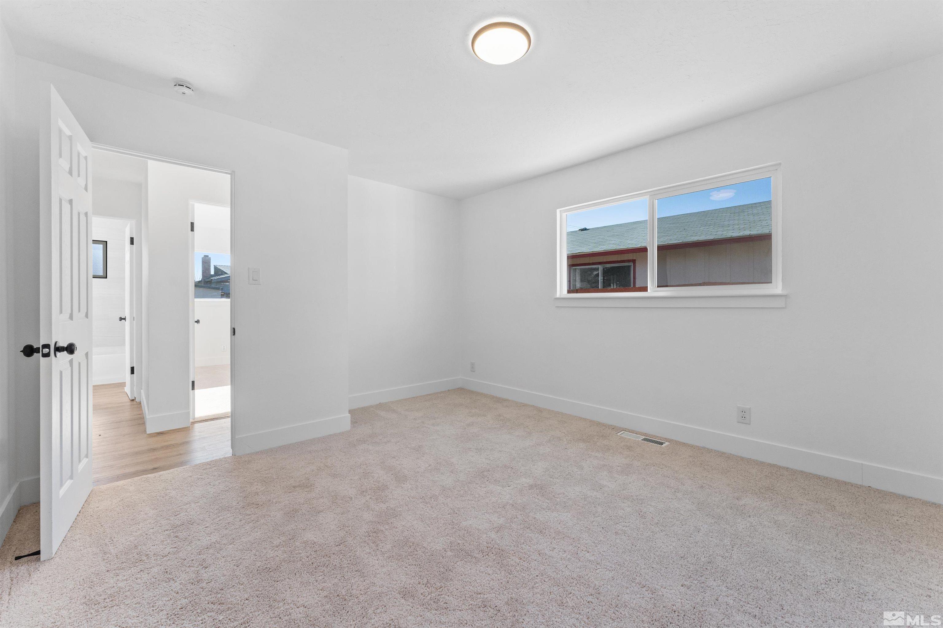 1642 Stewart St Property Photo 23