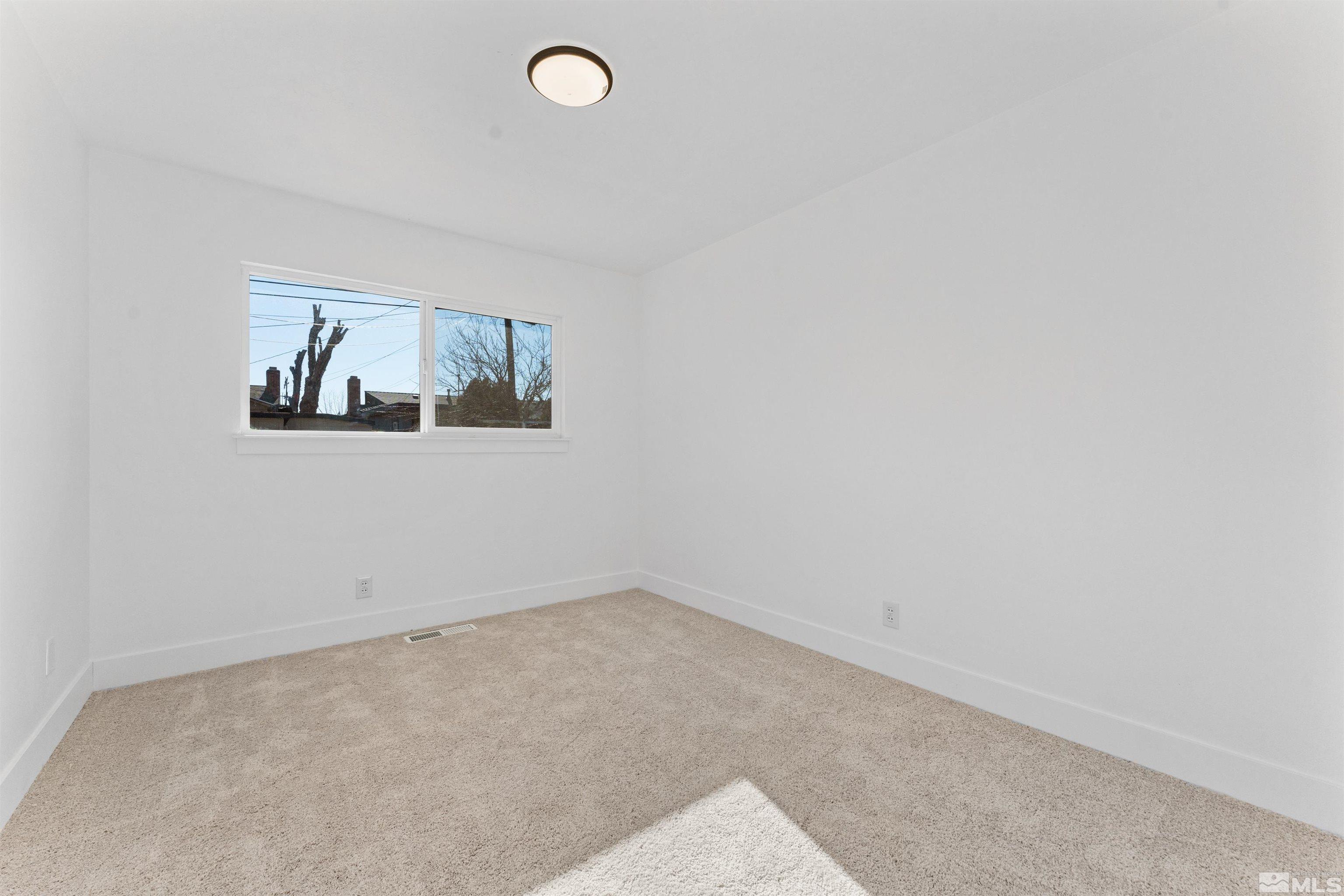 1642 Stewart St Property Photo 24