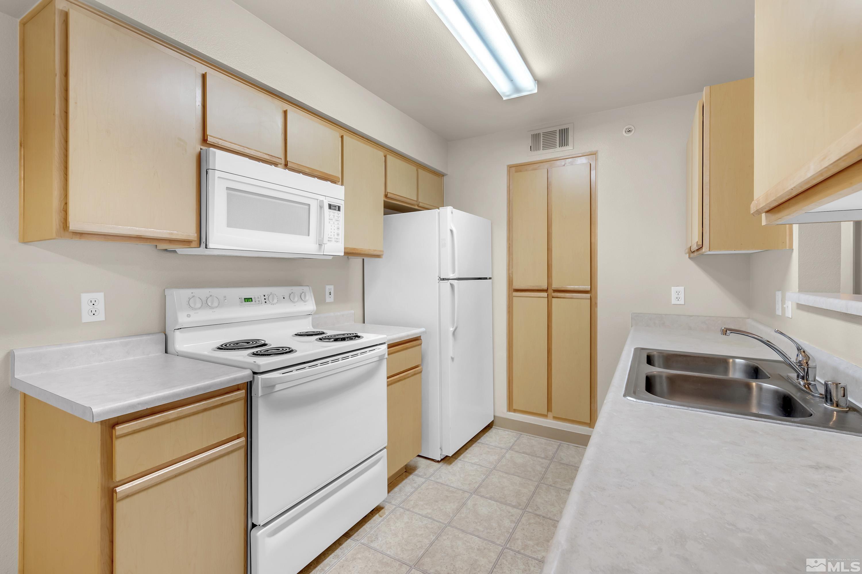 6850 Sharlands Ave 2120 Property Photo 3