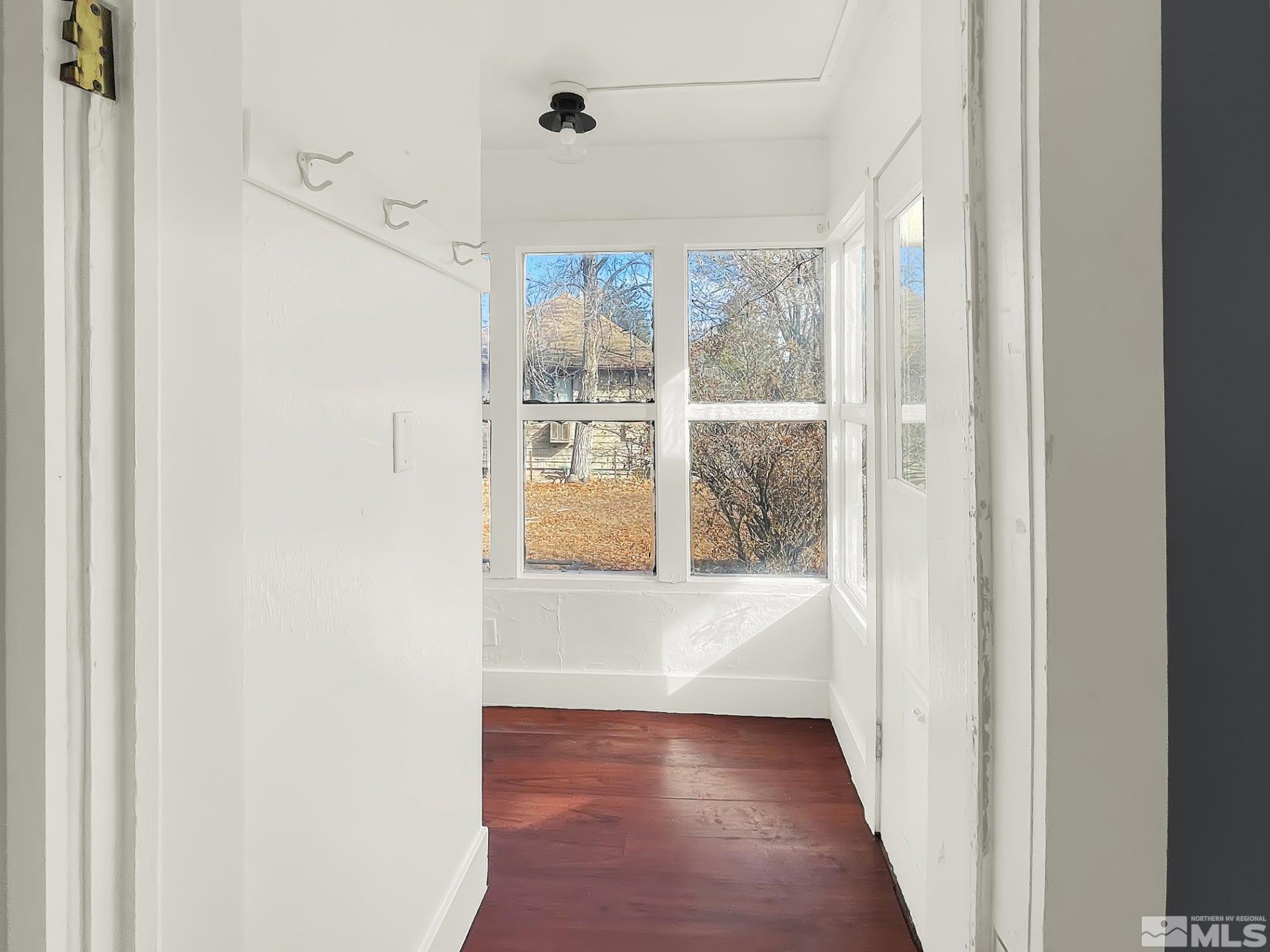 890 2nd St Property Photo 30
