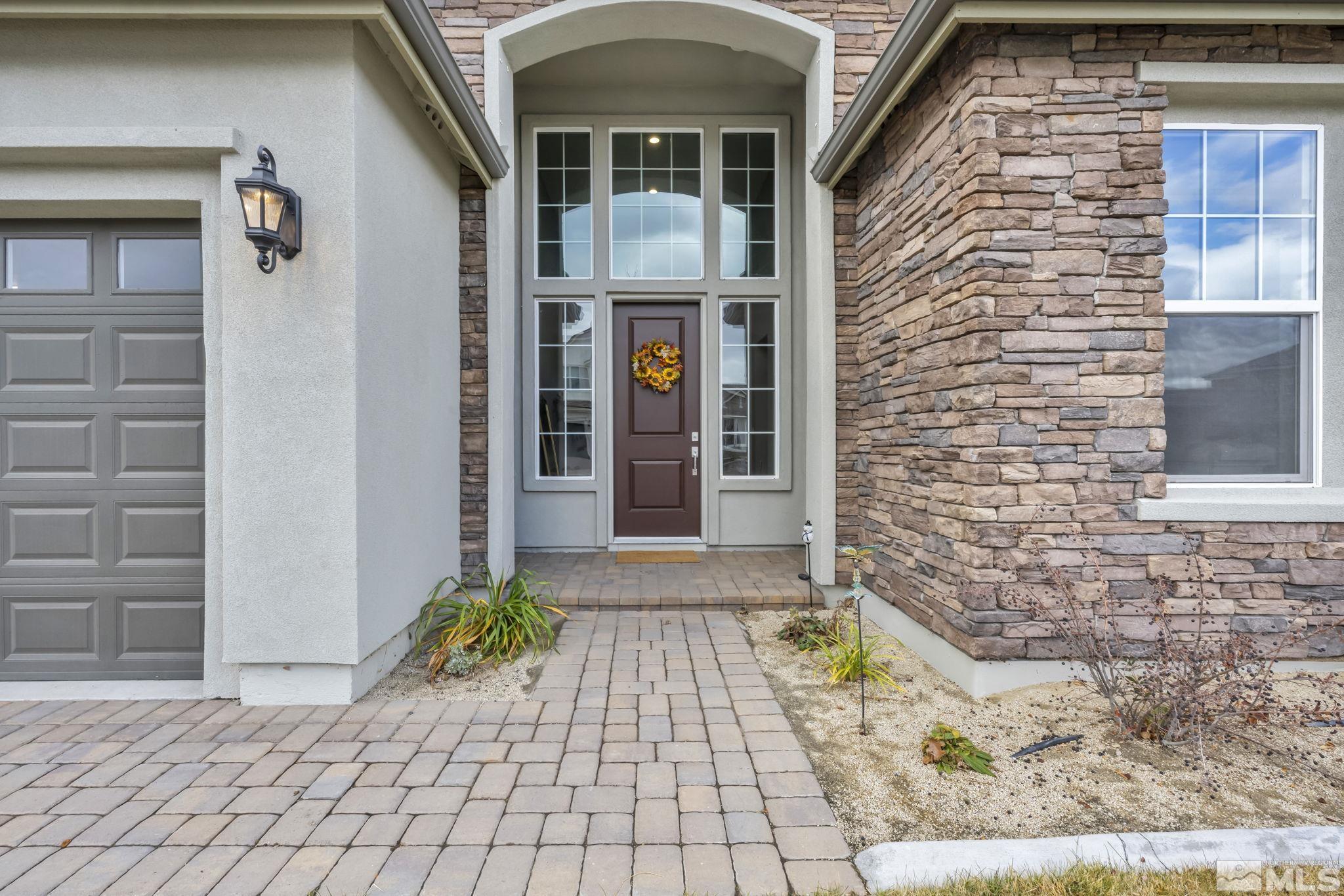 279 Shackleton Dr Property Photo 4