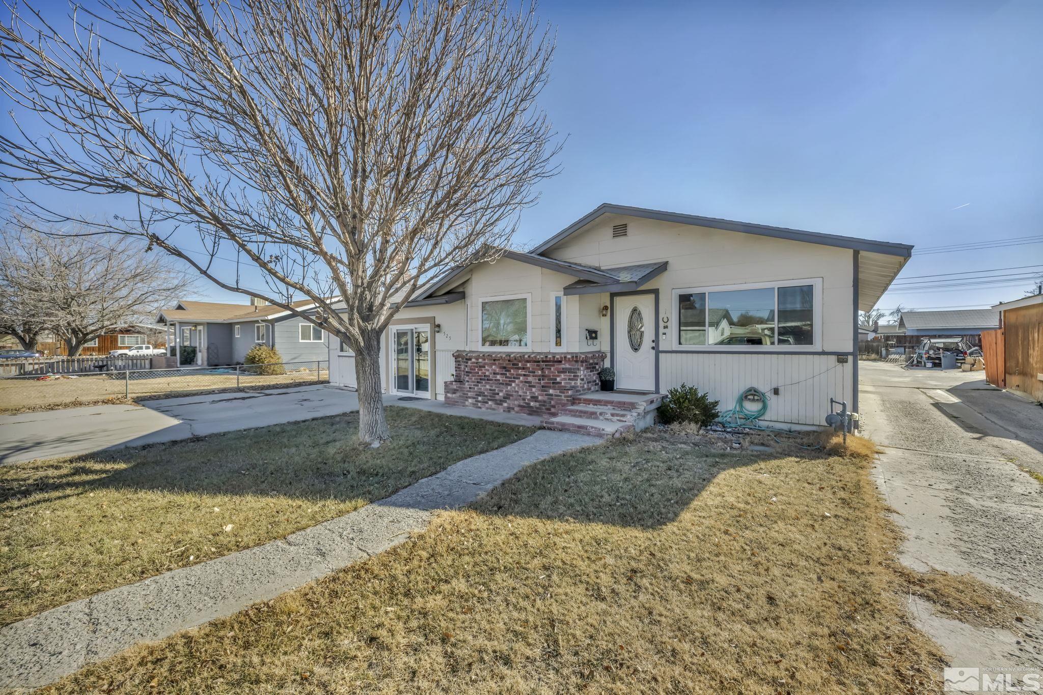 525 Nadine Dr Property Photo 1