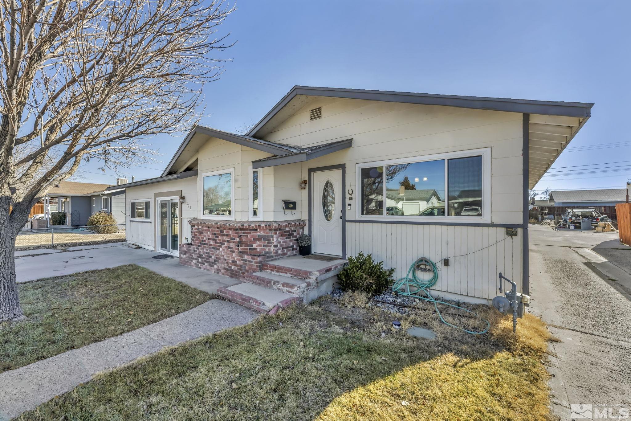 525 Nadine Dr Property Photo 3