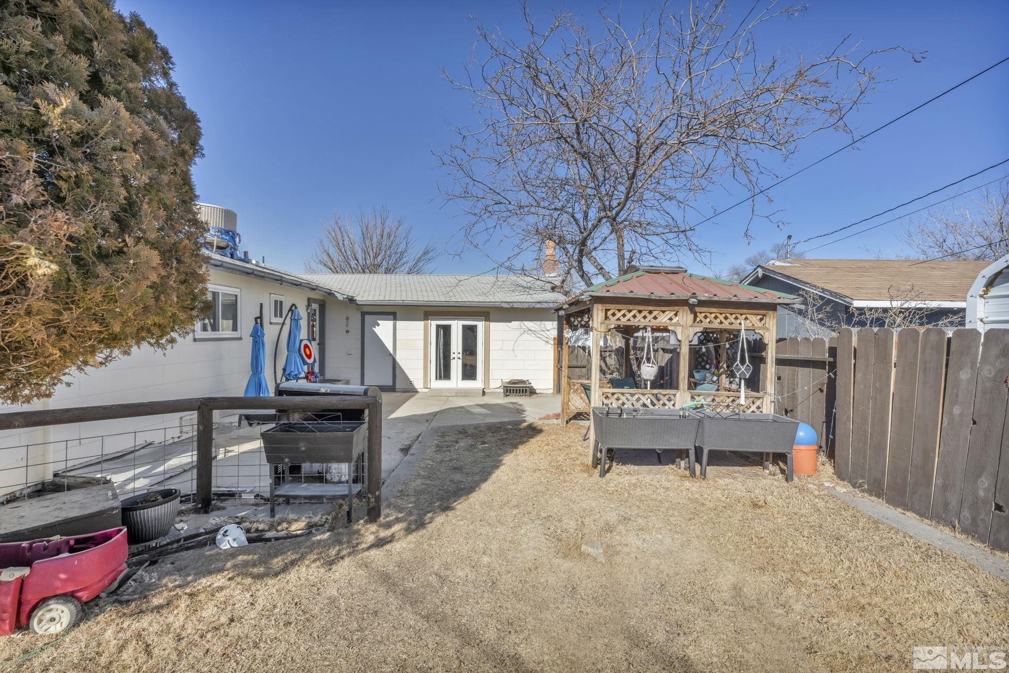 525 Nadine Dr Property Photo 7
