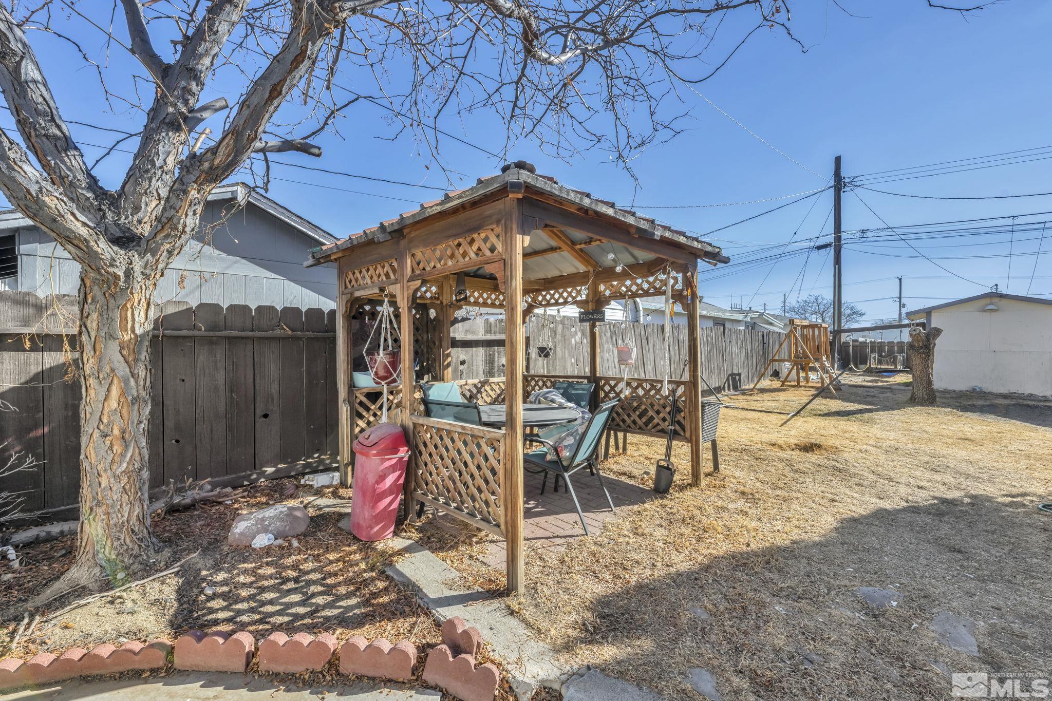 525 Nadine Dr Property Photo 10