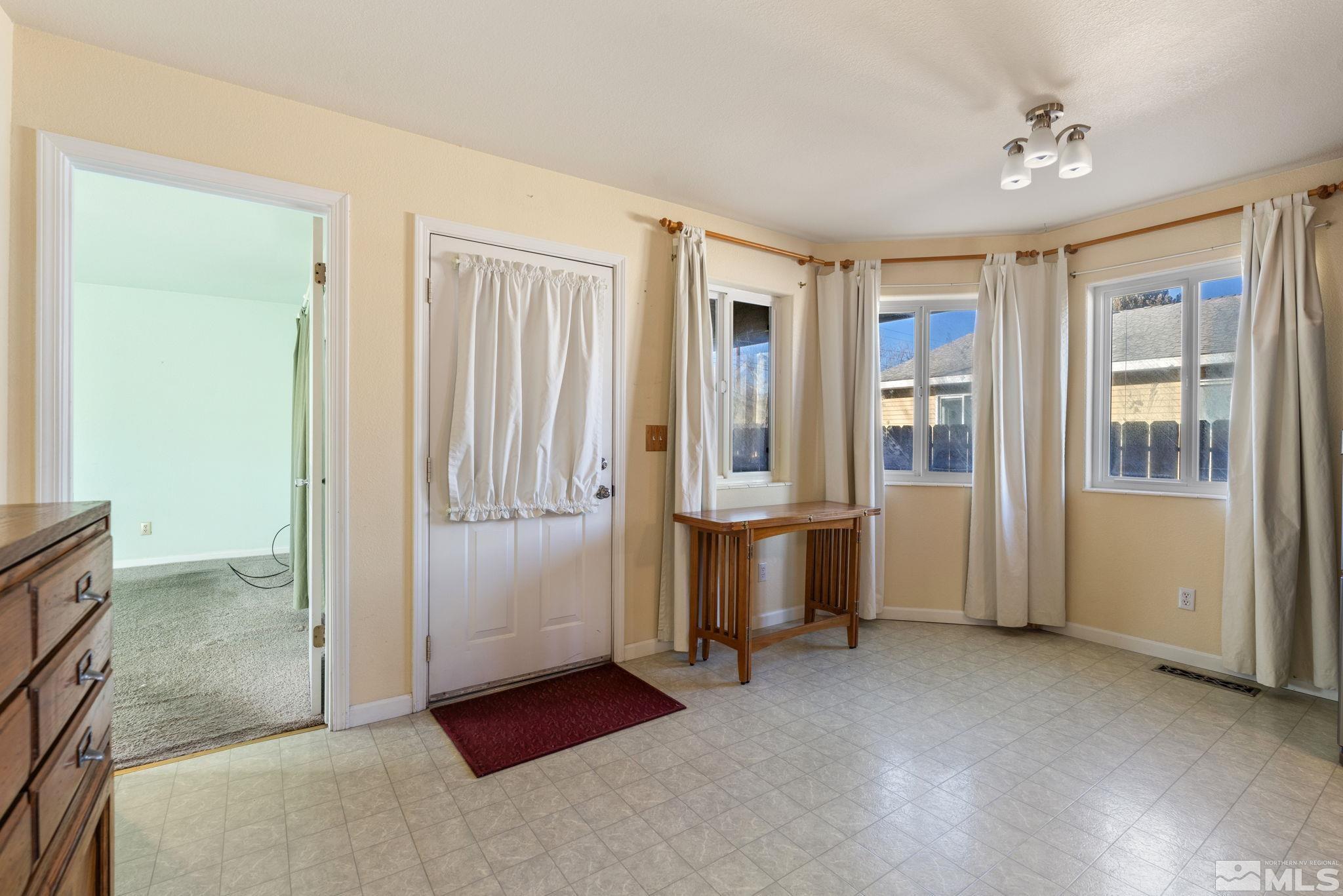 15 N California St Property Photo 16