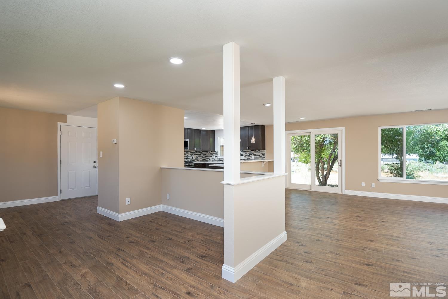 2812 Squires Street Property Photo 4