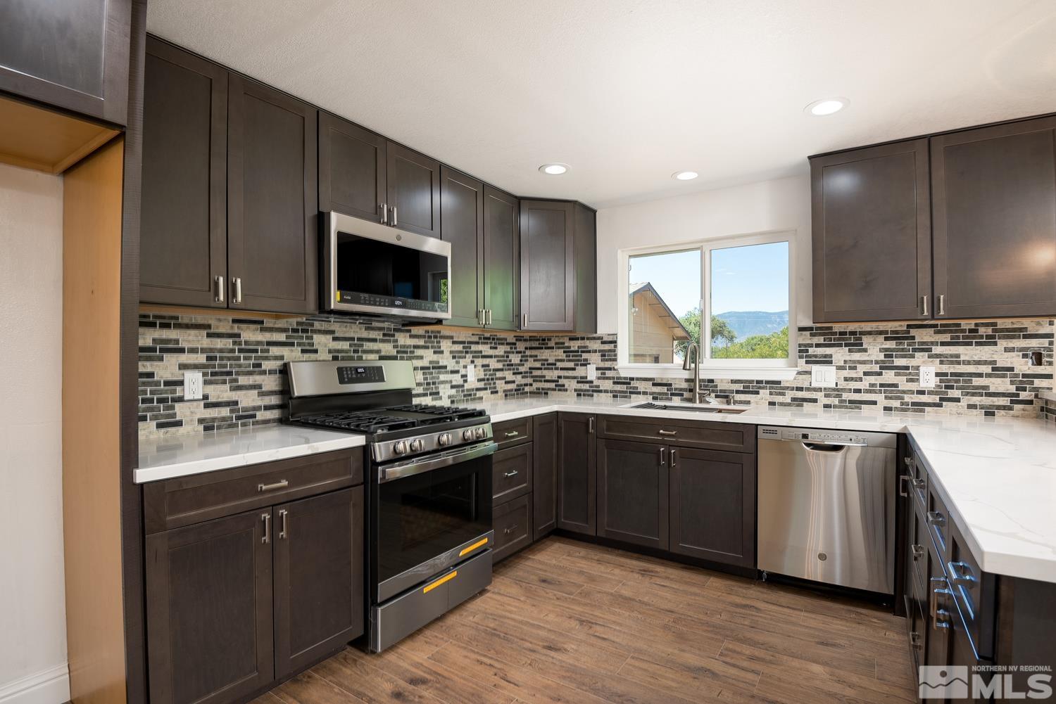 2812 Squires Street Property Photo 8